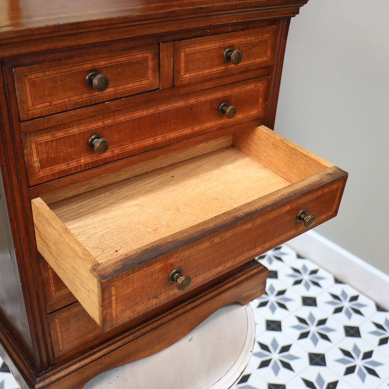 photo furniture Chest Of Drawers Apprentice Salesman Piece Inlaid Mahogany