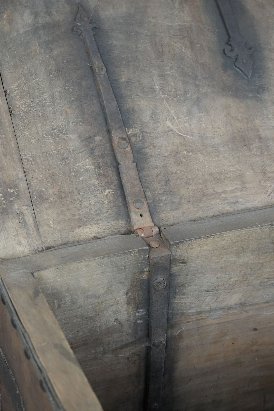 photo buy Antique Leather Lined Chest/Safe With Original Key And An Excellent Patina From The 17th Century