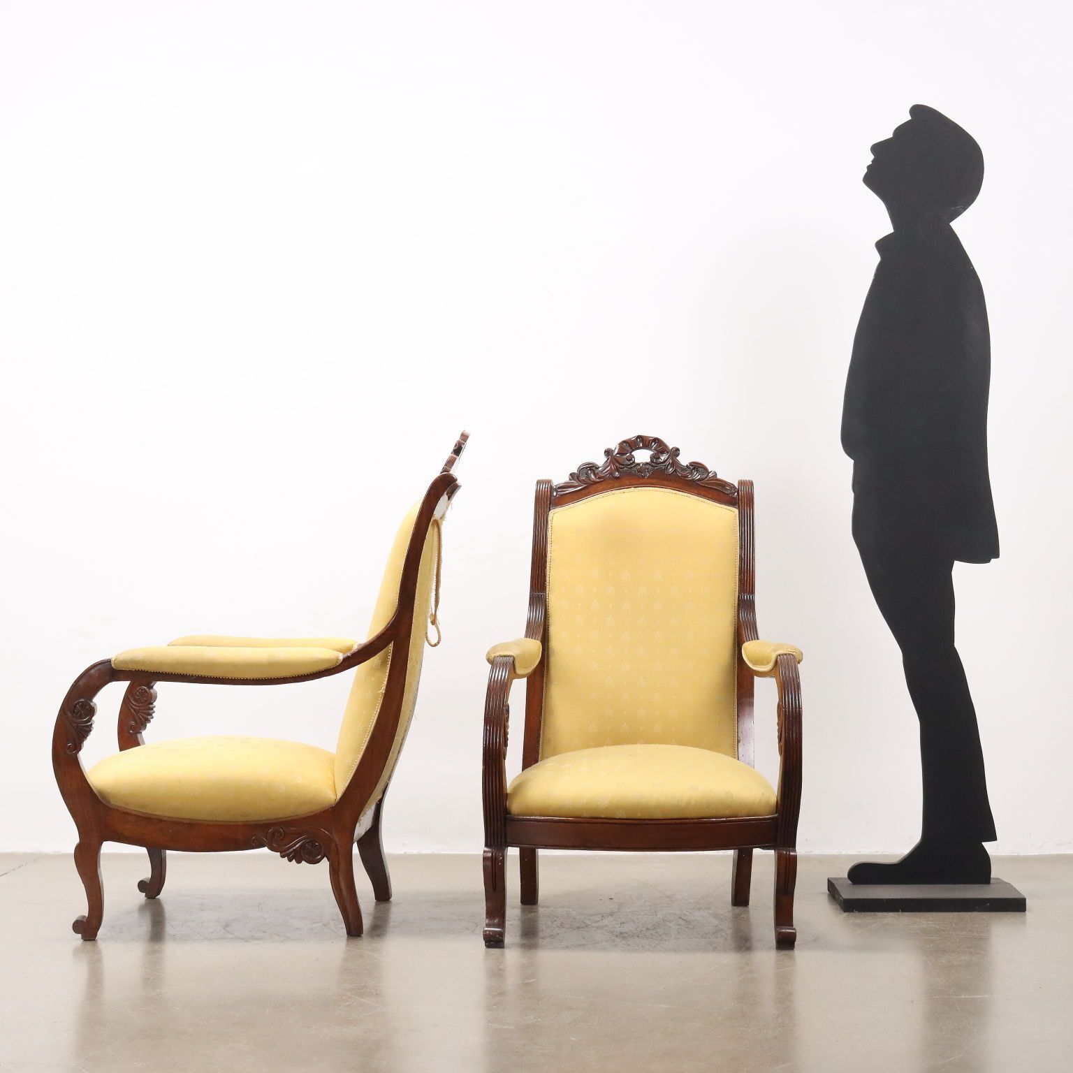 Fauteuils d'époque Louis-Philippe en noyer, Italie, XIXe siècle photo furniture