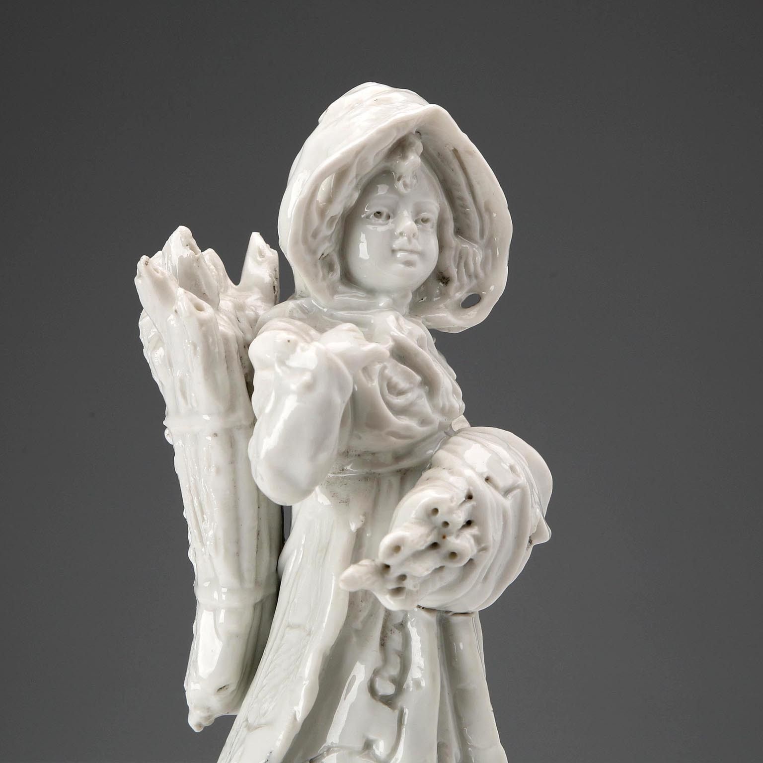 photo furniture Antique Porcelain Figurine Capodimonte Italy XIX Century