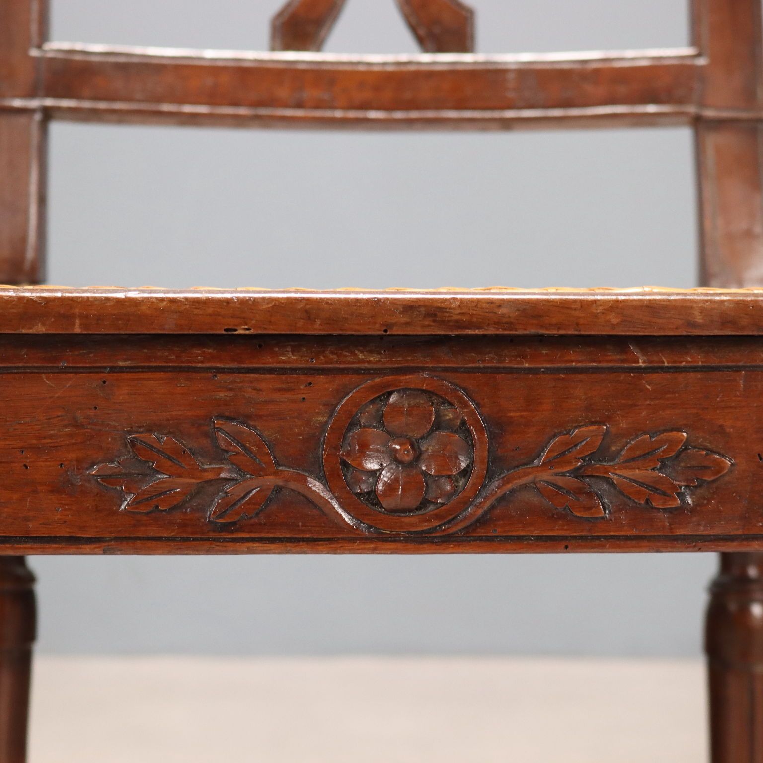 Fauteuil néoclassique en noyer et tissu, Italie, XVIIIe siècle photo buy