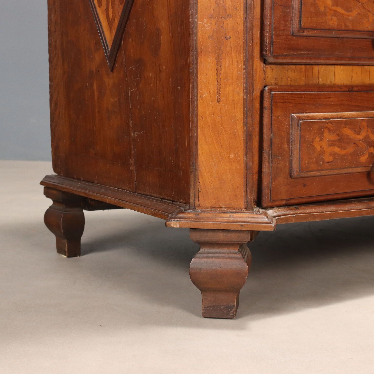 photo for sale Chest Of Drawers Baroque Walnut 4 Drawers XVIII Century