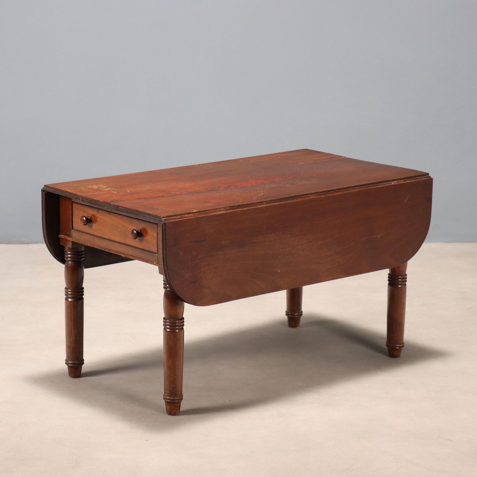 Table d'appoint d'époque en acajou, Angleterre, XIXe siècle