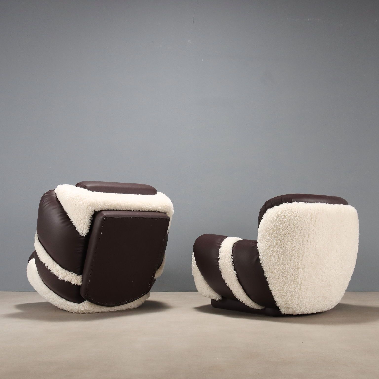 photo for sale Fauteuils vintage en simili-cuir et mousse, design italien, années 1970
