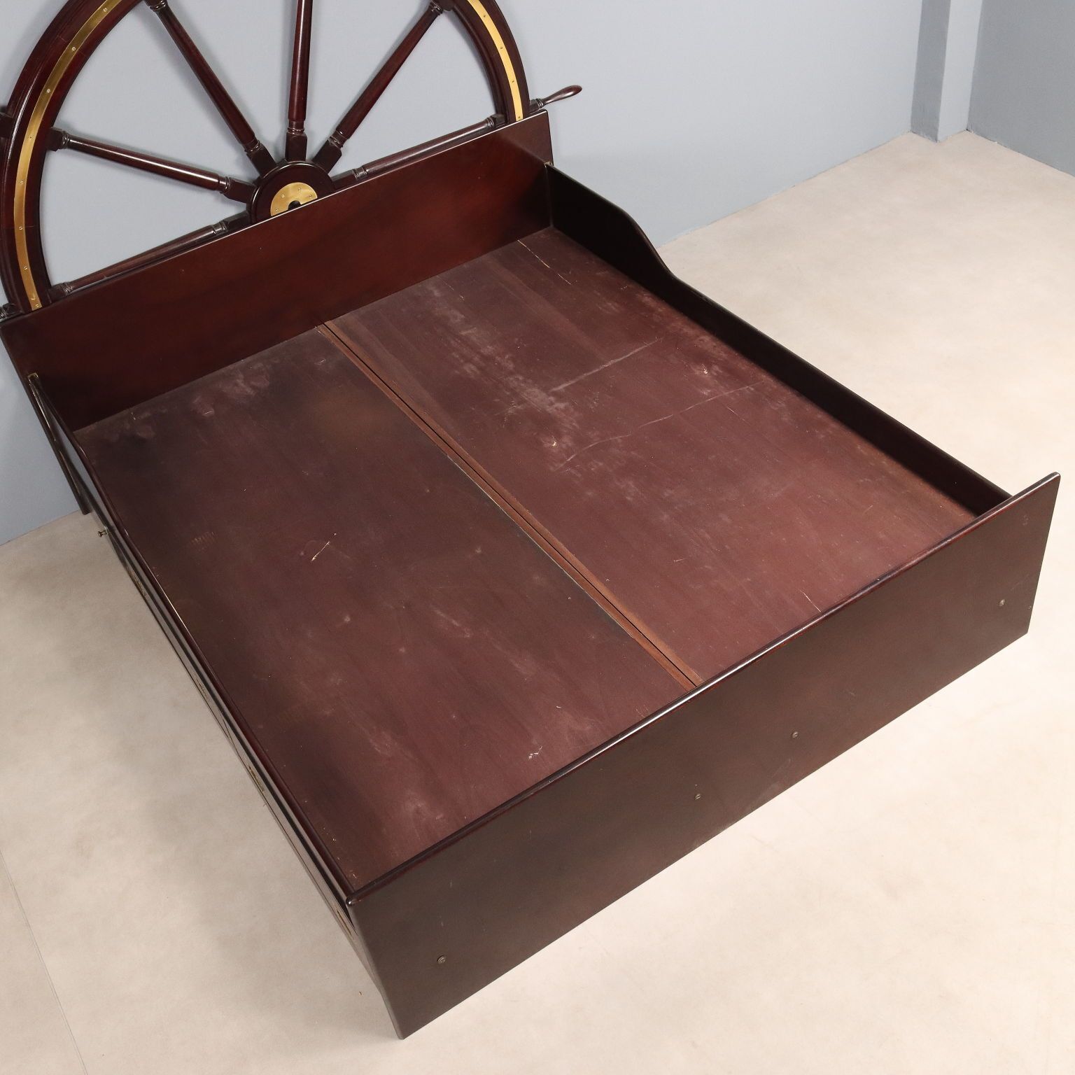 photo vinterior Antique Double Bed Navy Style Mahogany Veneer XX Century