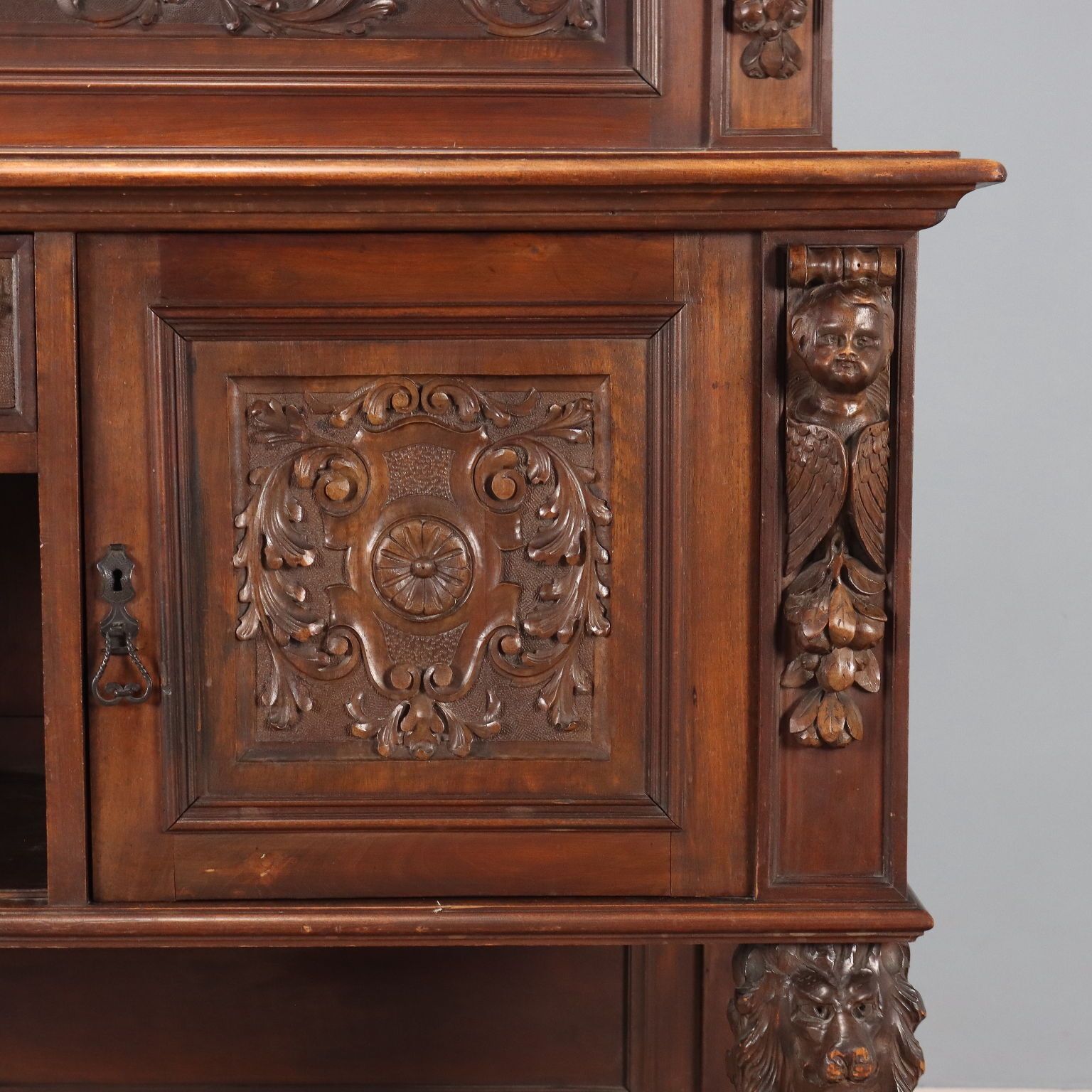 Armoire néo-Renaissance en noyer, Italie, début du XXe siècle photo Mobilier