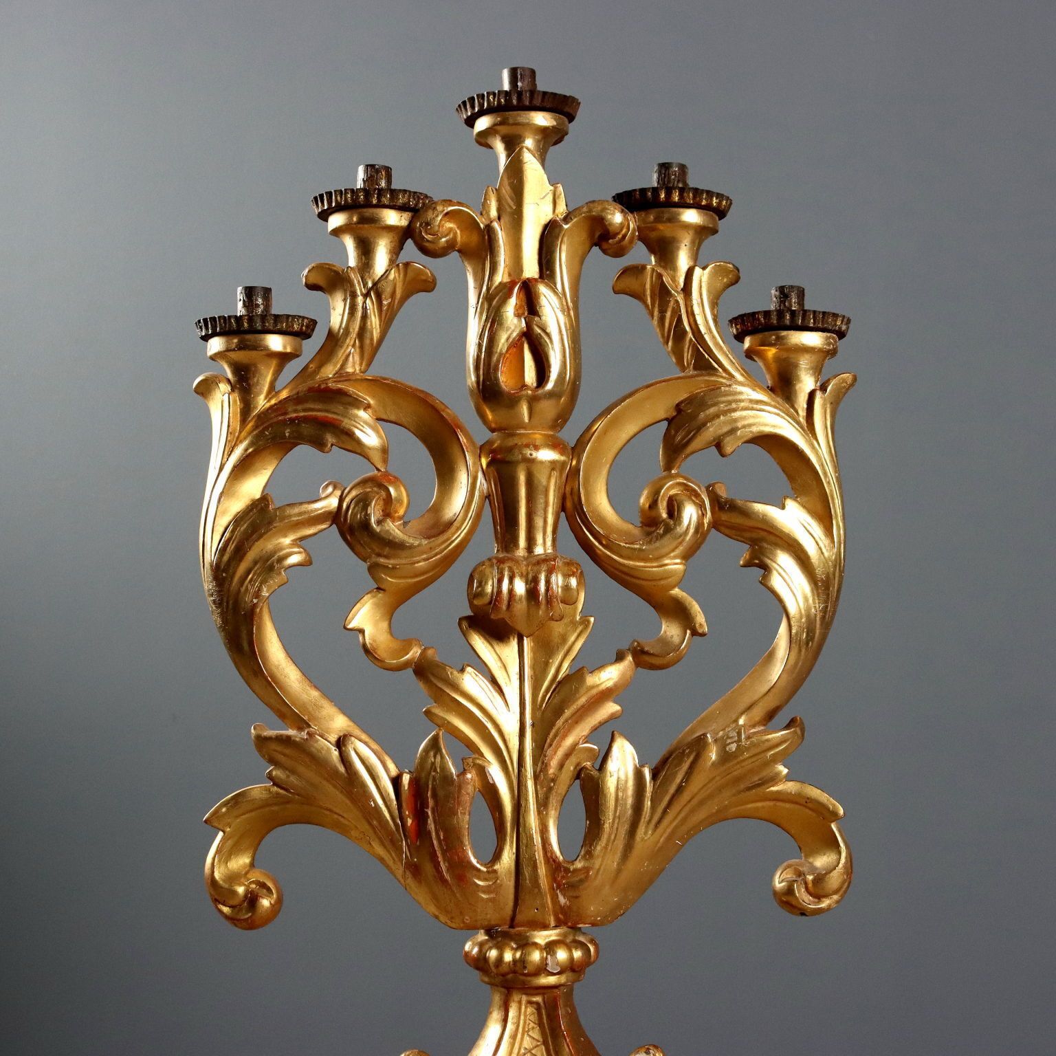 Candélabre d'époque en bois doré sculpté 5 lumières, XVIIIe siècle photo for sale