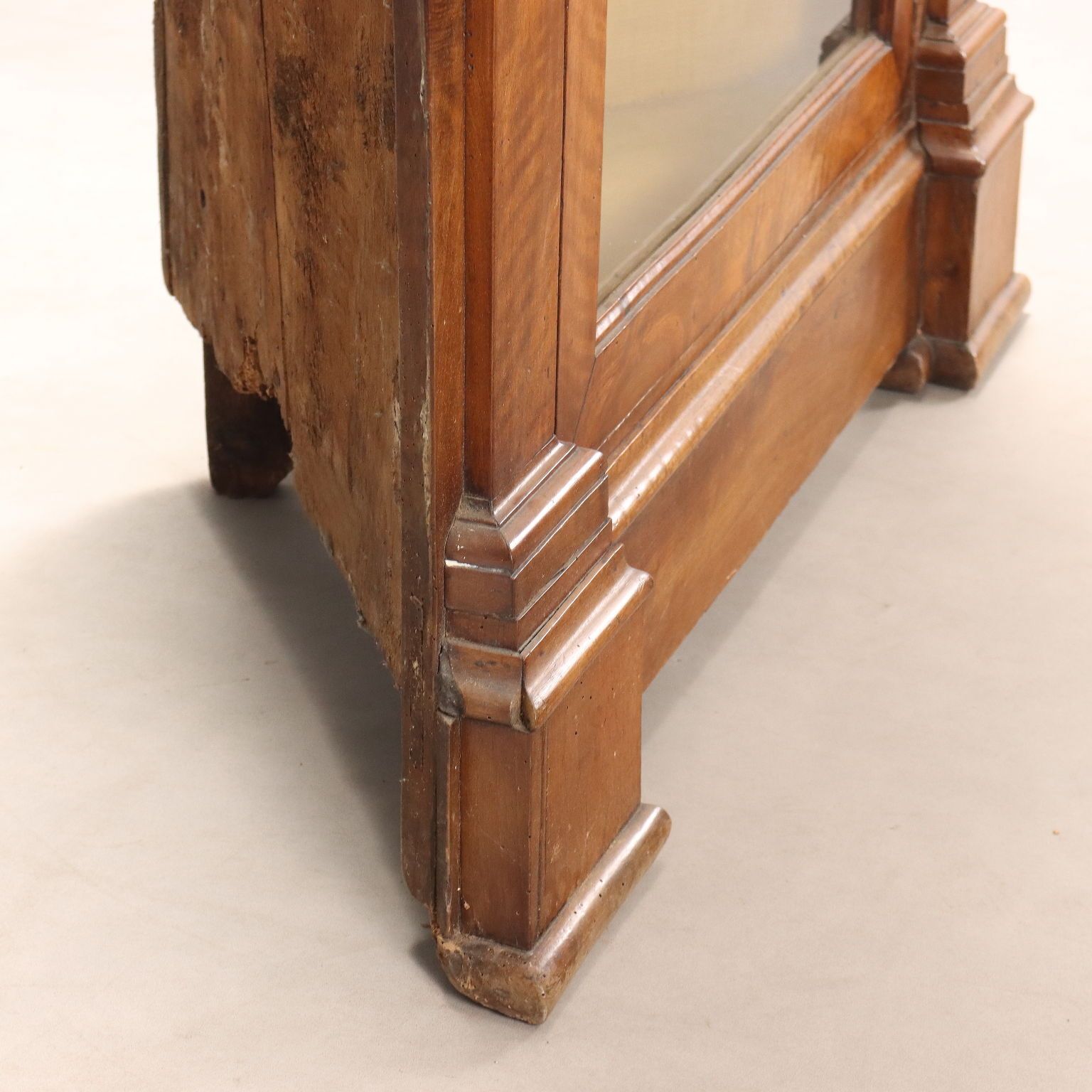 Mobilier Encoignure baroque en noyer, Italie, XVIIIe siècle photo