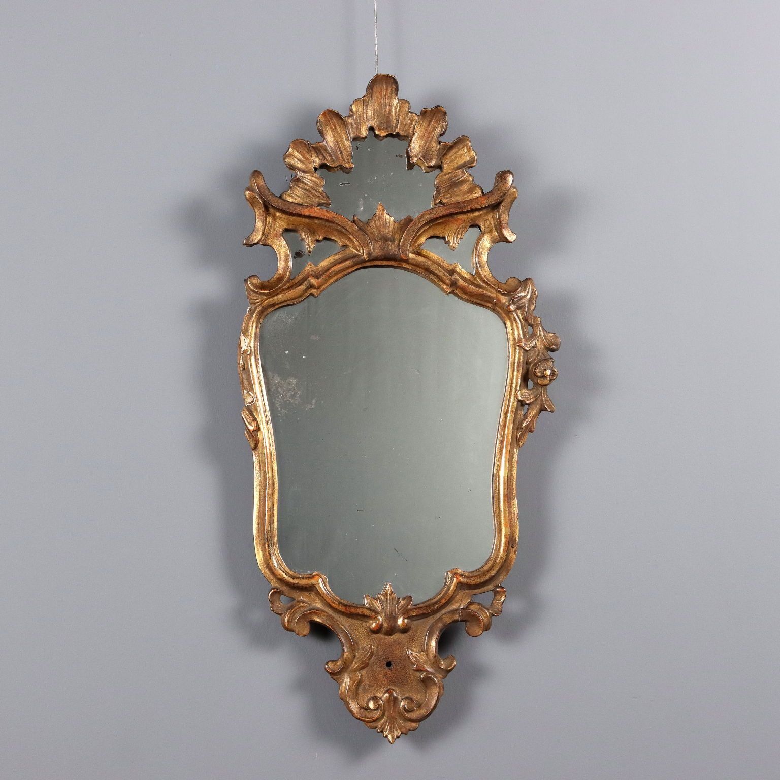 Miroir baroque en bois sculpté et doré, Italie, XVIIIe siècle