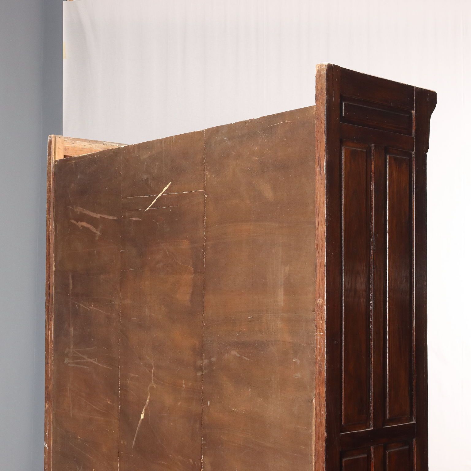 photo furniture Commode d'époque en chêne peint façon noyer, 30 tiroirs, XXe siècle