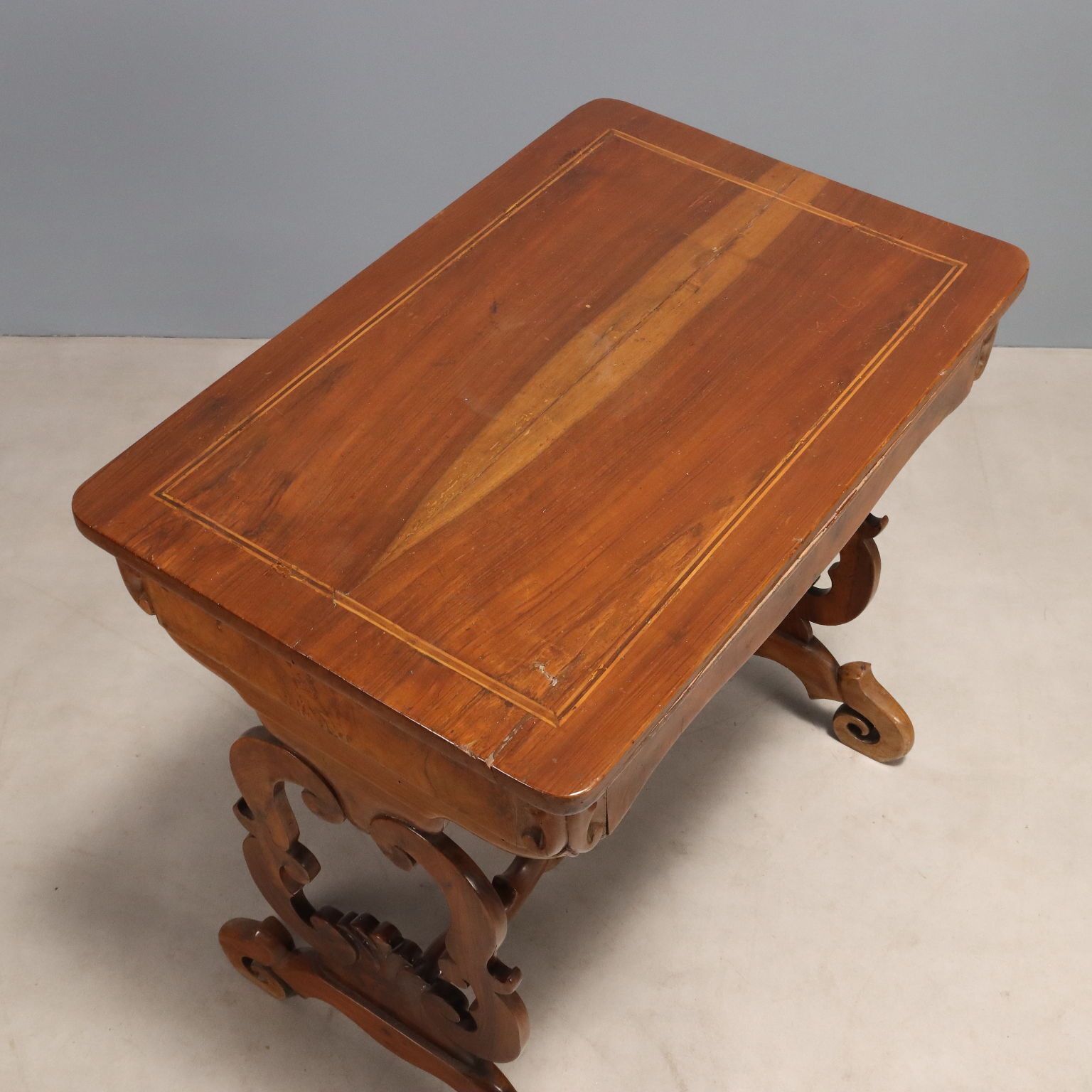Bureau d'époque Louis-Philippe en noyer, Italie, XIXe siècle photo vintage