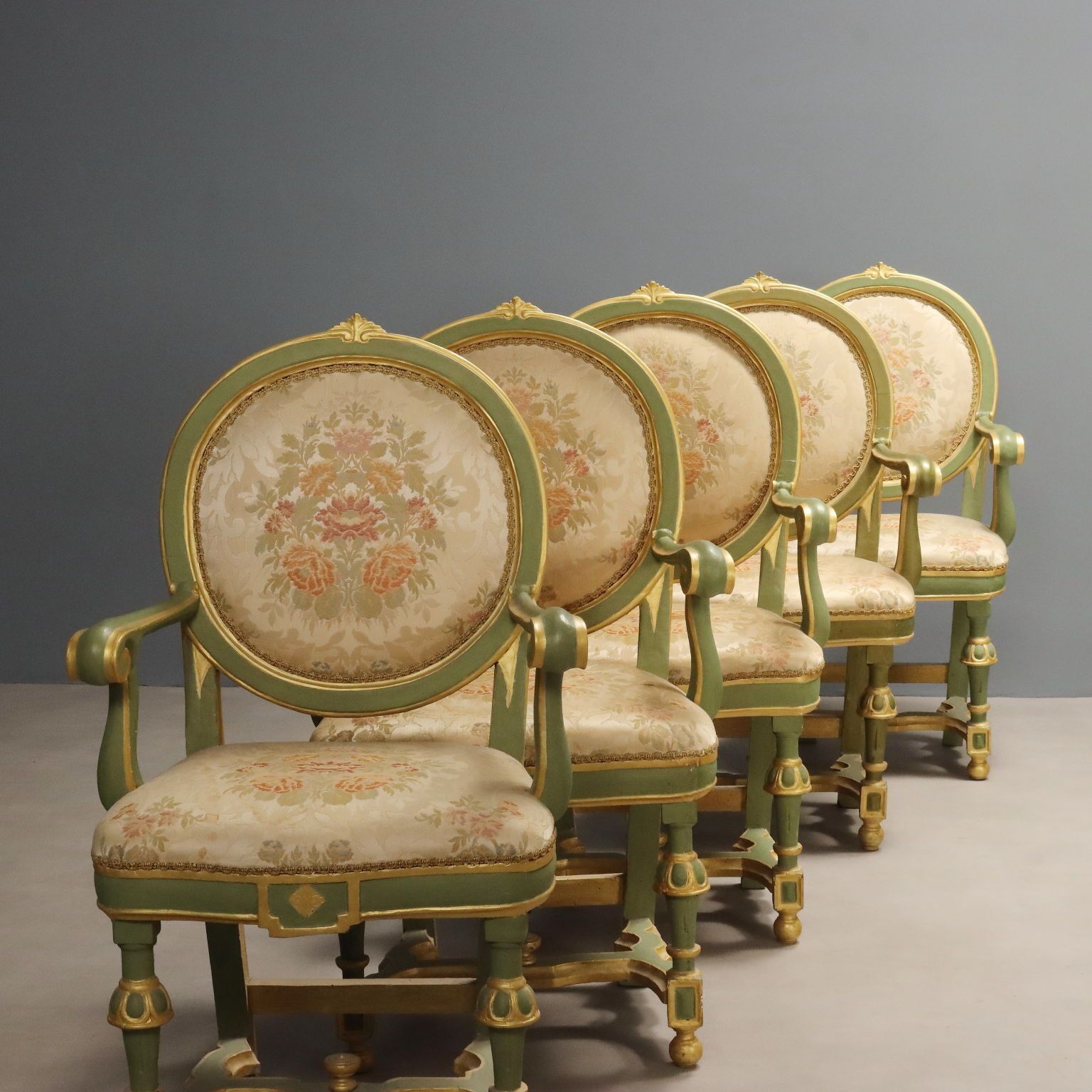 Fauteuils baroques en bois laqué doré, Italie, XVIIIe siècle photo Mobilier