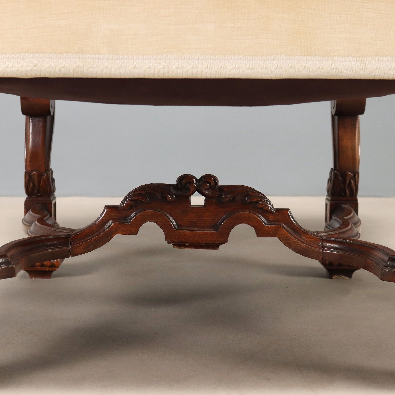 Fauteuil néo-baroque en hêtre peint façon noyer, XXe siècle photo buy