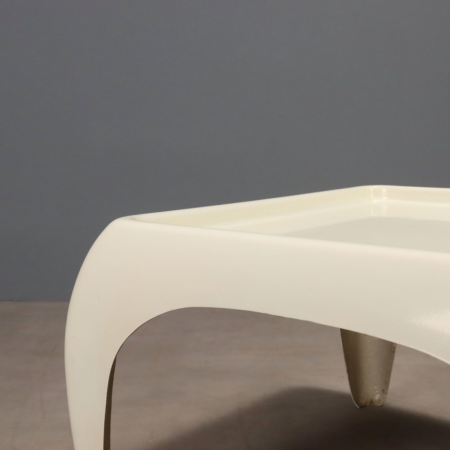 Vintage Space Age Coffee Tables White Fiberglass Design 1960s photo 520.0