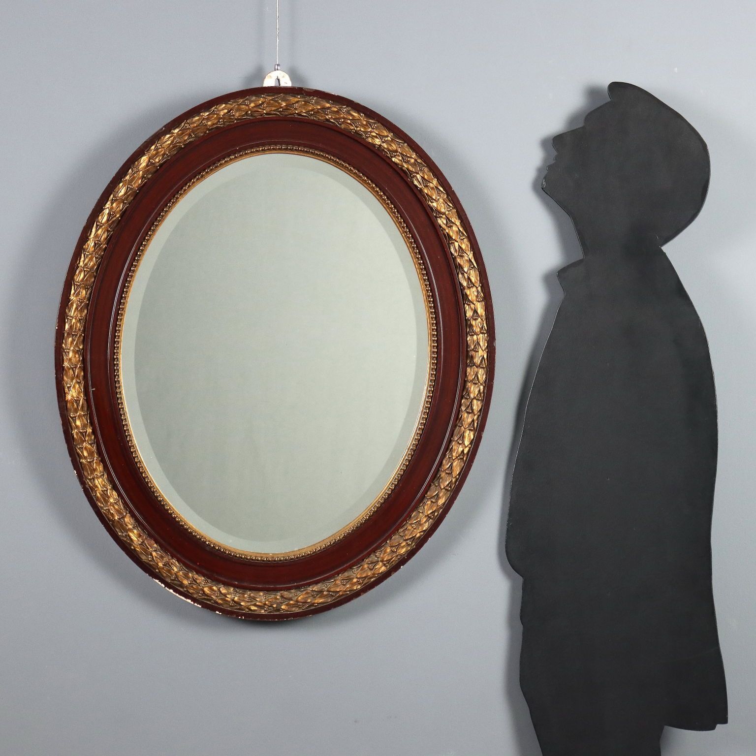 Miroir ovale en acajou photo for sale