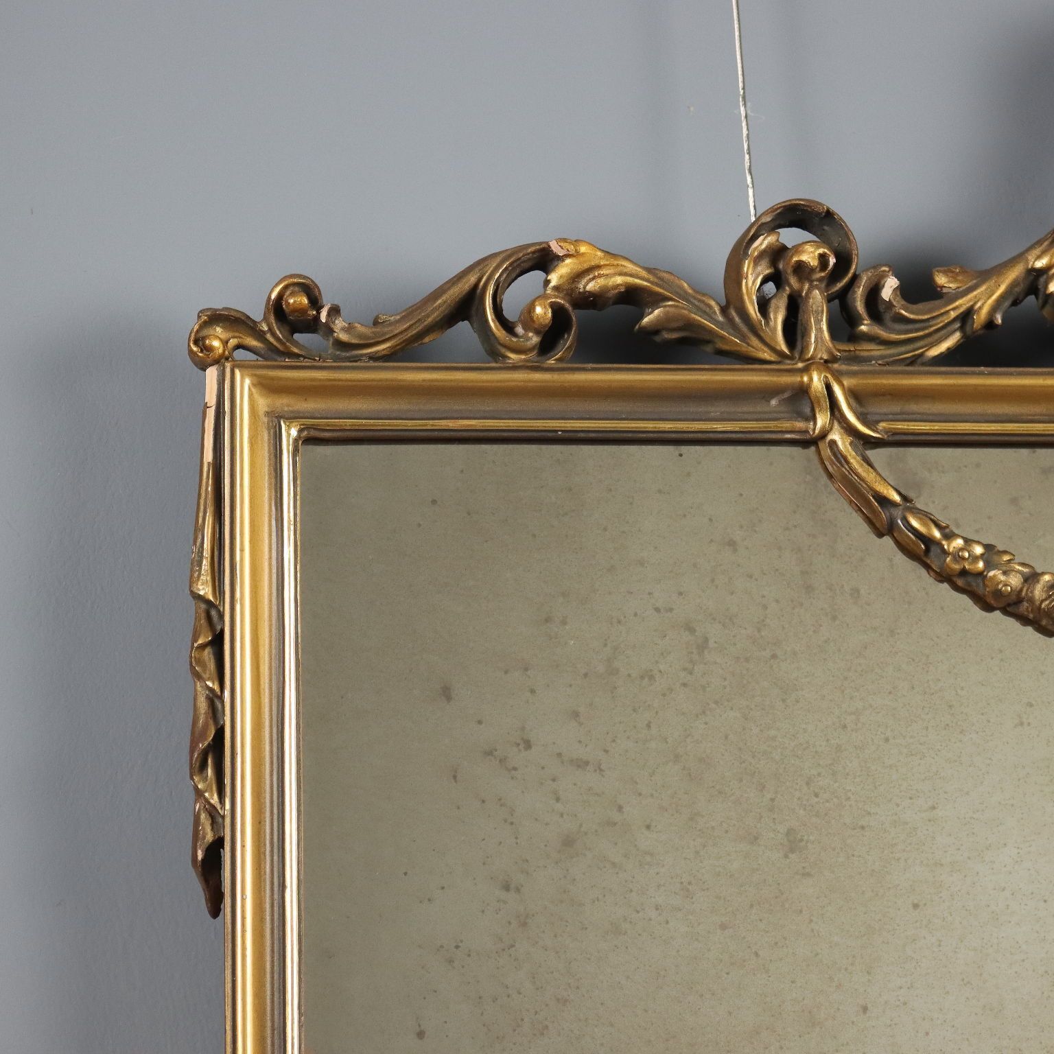 Miroir de style sculpté et doré photo 360.0