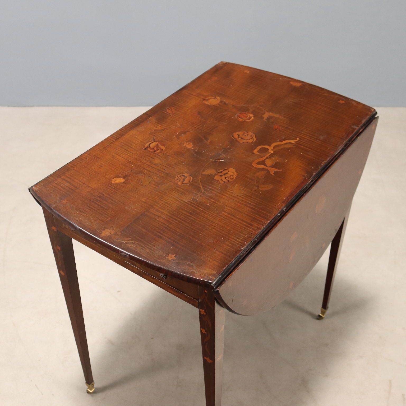 Mobilier Petite table d'époque en acajou à incrustations, Royaume-Uni, XIXe siècle photo
