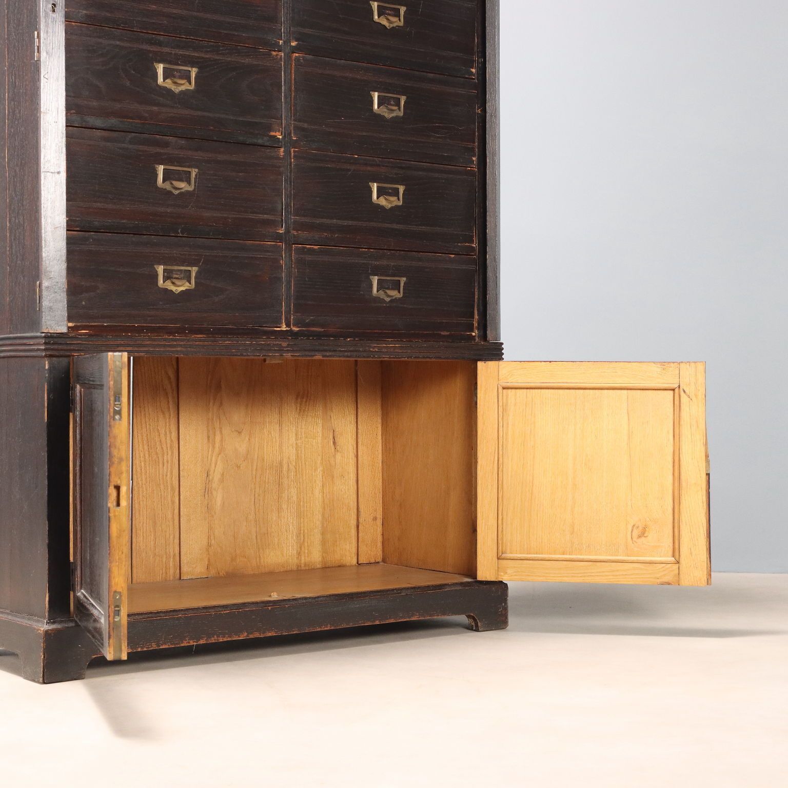 Commode d'époque en chêne, Italie, XXe siècle photo 1500.0