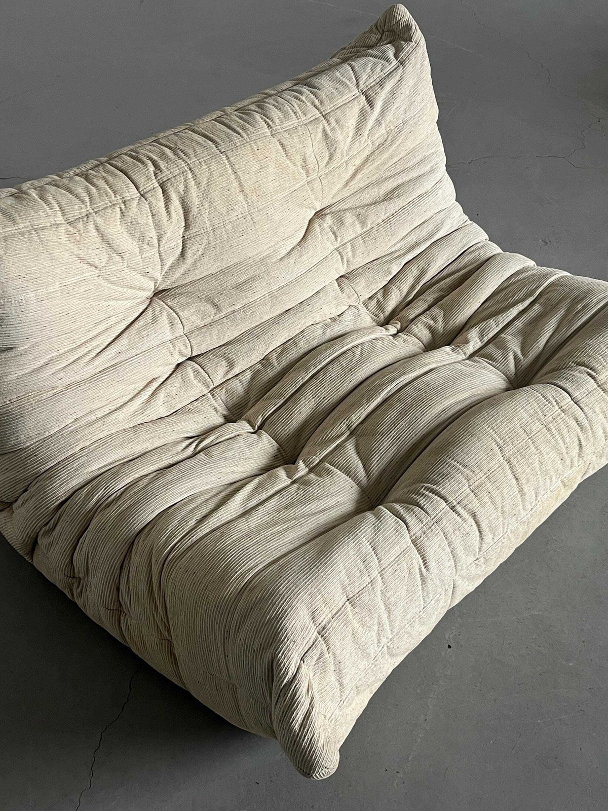 Vintage Iconic ‘Togo’ Two Seater Sofa By Michel Ducaroy In Off White Fabric, 1970s France photo vintage