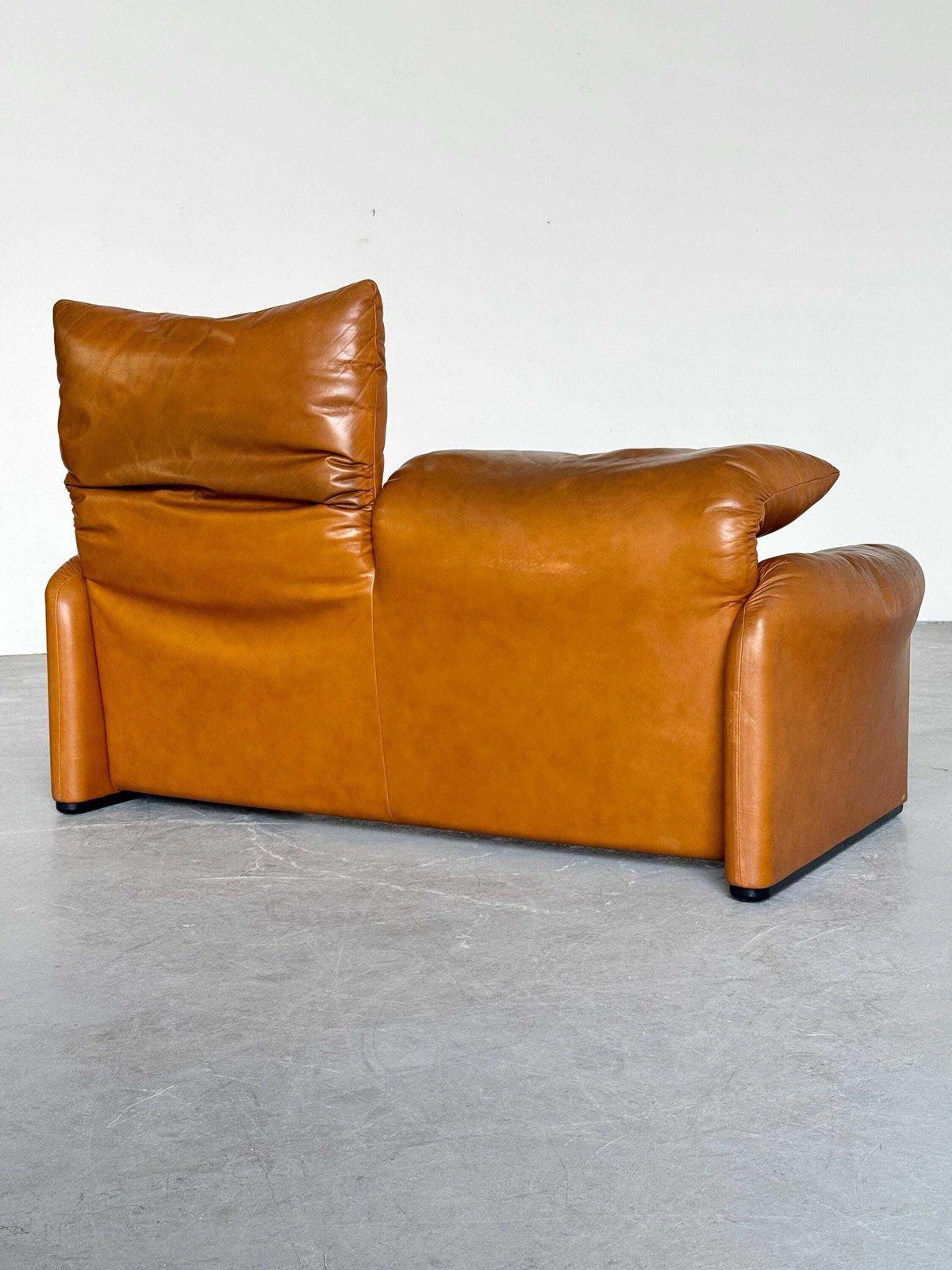 Vintage 'Maralunga' Two Seater Sofa By Vico Magistretti For Cassina In Cognac Brown Leather, 1970s photo vinterior