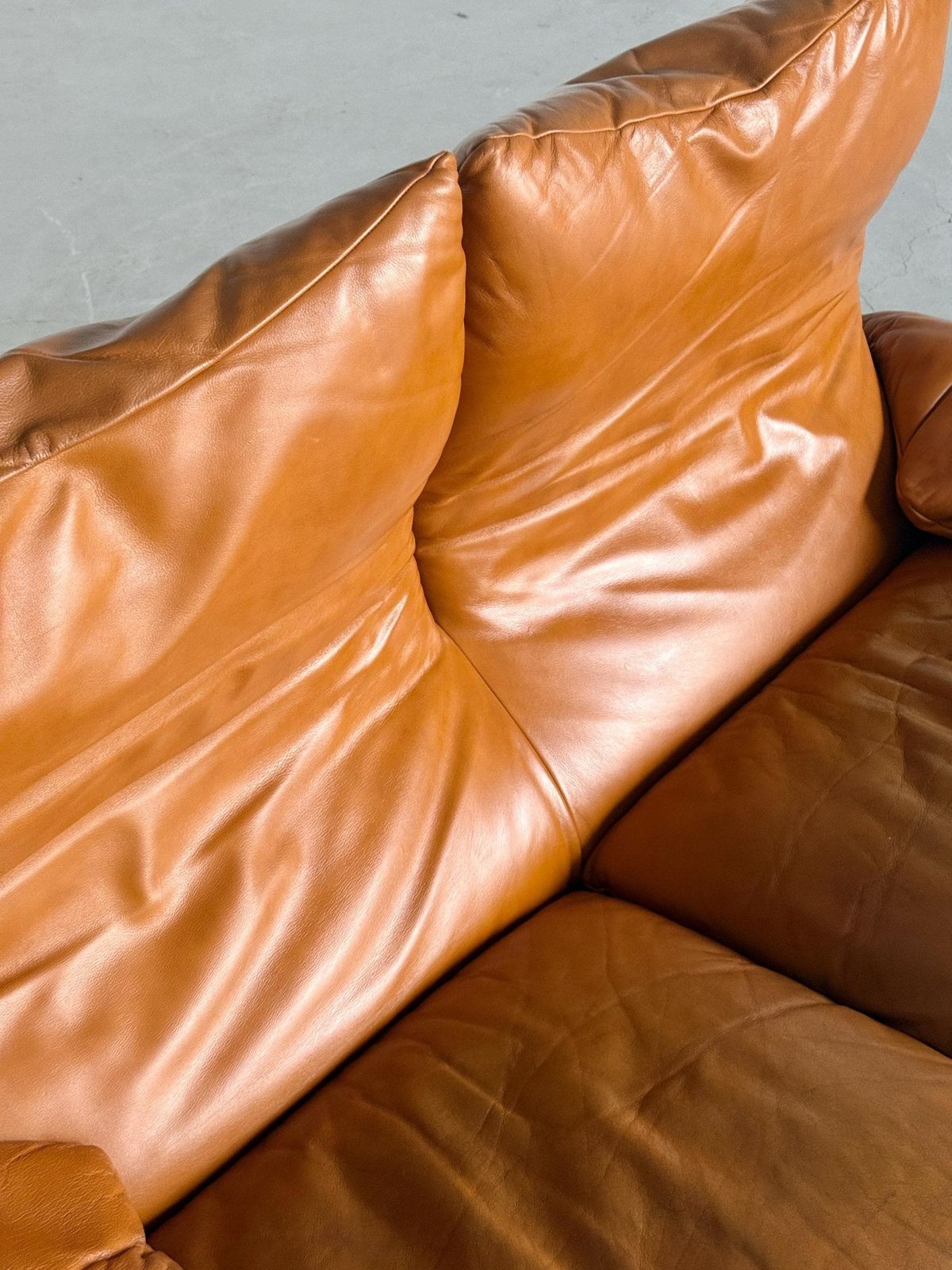 Vintage 'Maralunga' Two Seater Sofa By Vico Magistretti For Cassina In Cognac Brown Leather, 1970s photo vintage