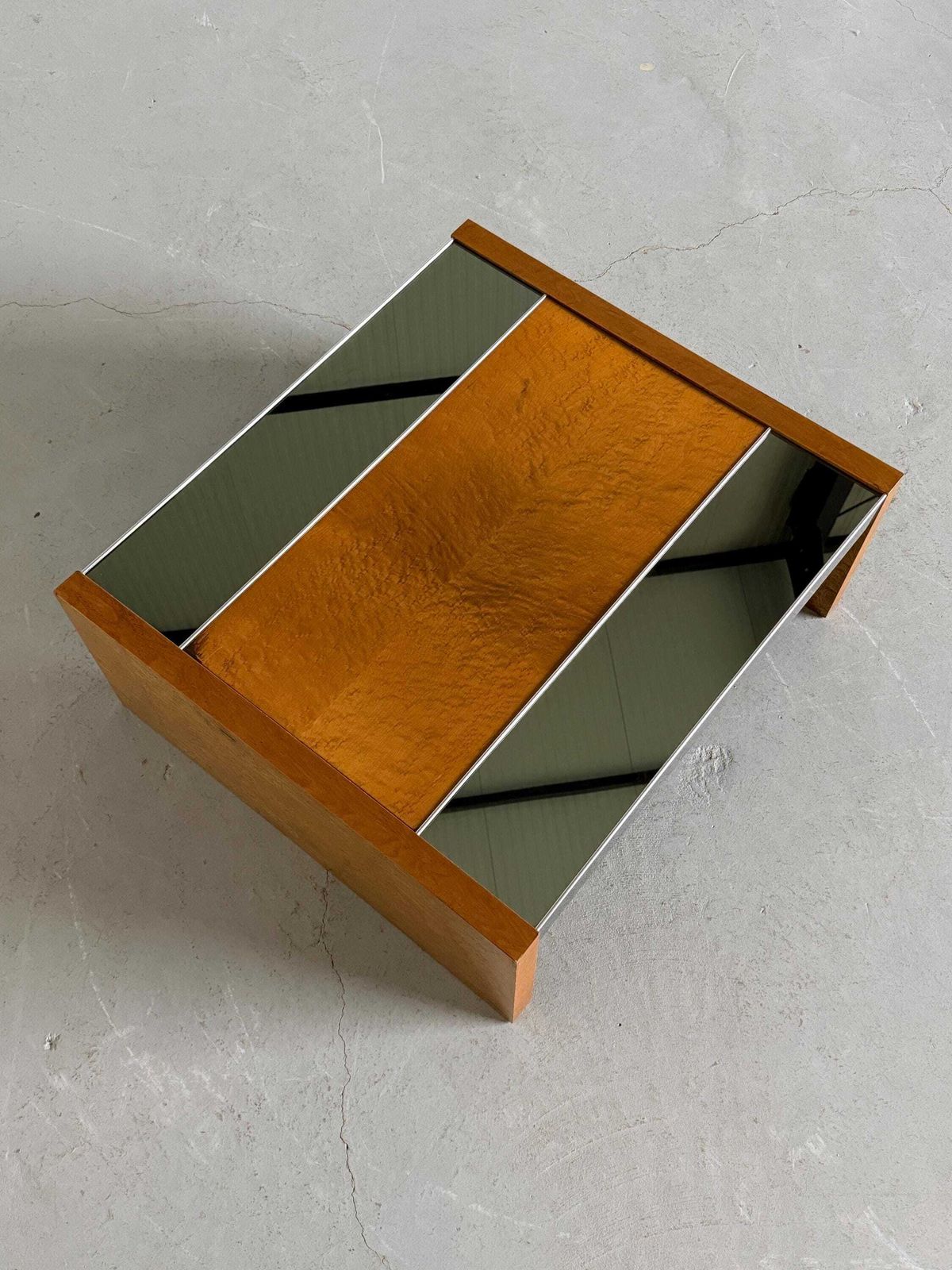 Italian Modernist Burlwood Mirrored Coffee Table, 1970s photo vinterior