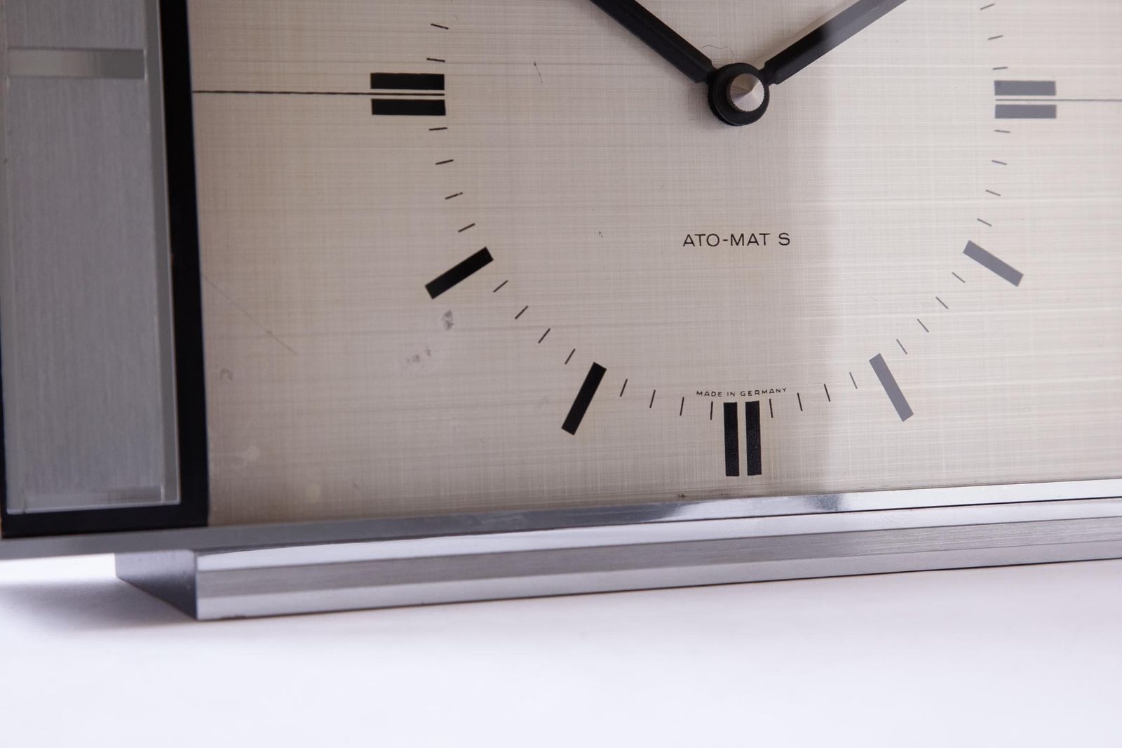 Elegant 1960s Junghans Desk Clock Mid Century Modern Space Age Table Atomic Germany Mcm Mantel Shelf photo 235.0