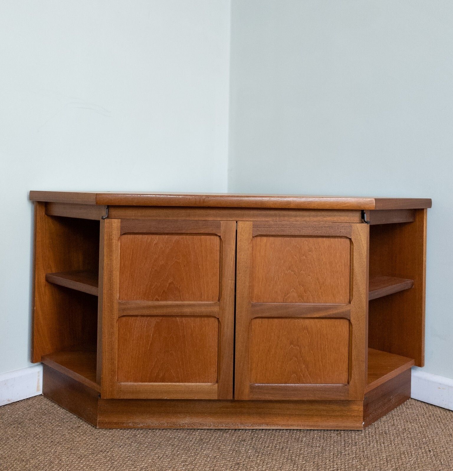 Refinished Vintage Mid Century Parker Knoll Teak Sideboard Tv Stand Corner