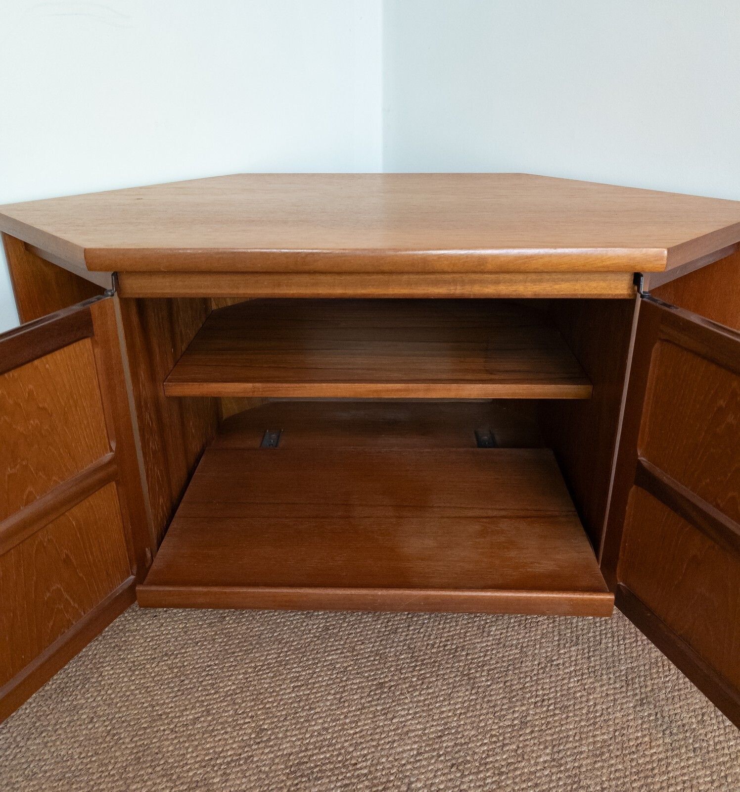 Refinished Vintage Mid Century Parker Knoll Teak Sideboard Tv Stand Corner photo vinterior