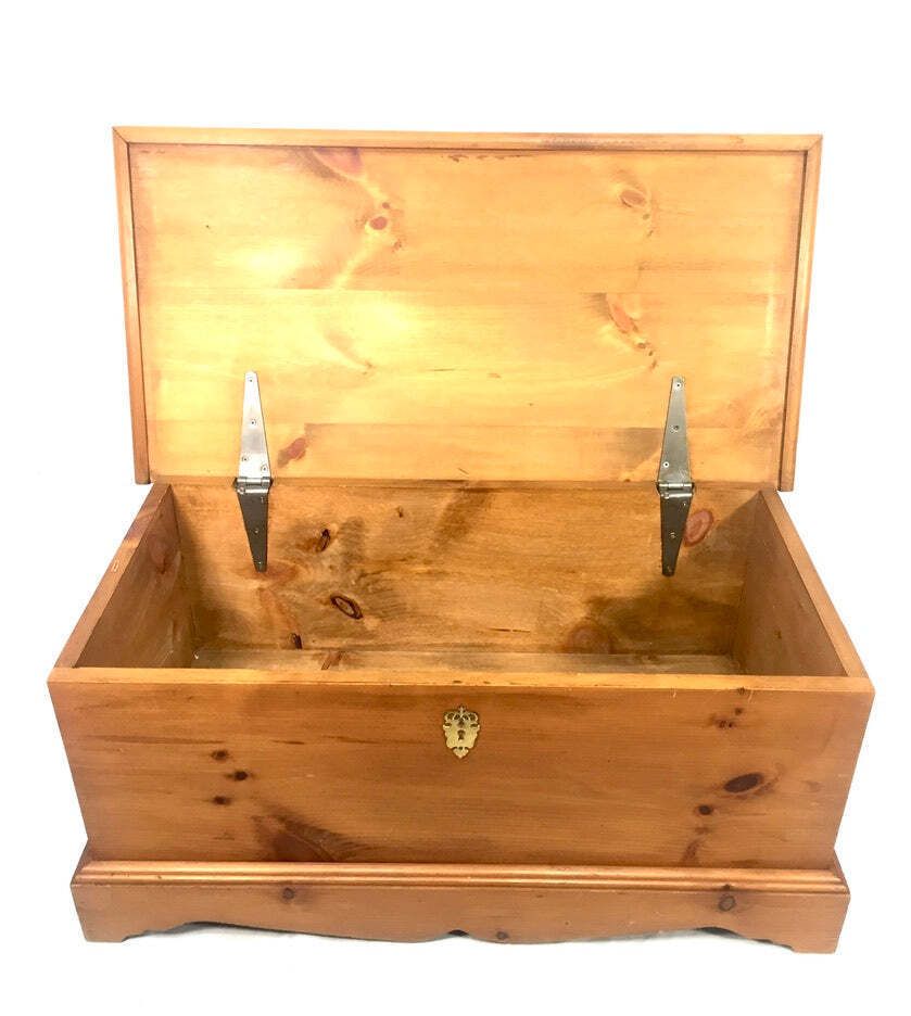 Vintage Wooden Large Pine Storage Trunk / Blanket Box Coffer Late 20th Century photo vinterior