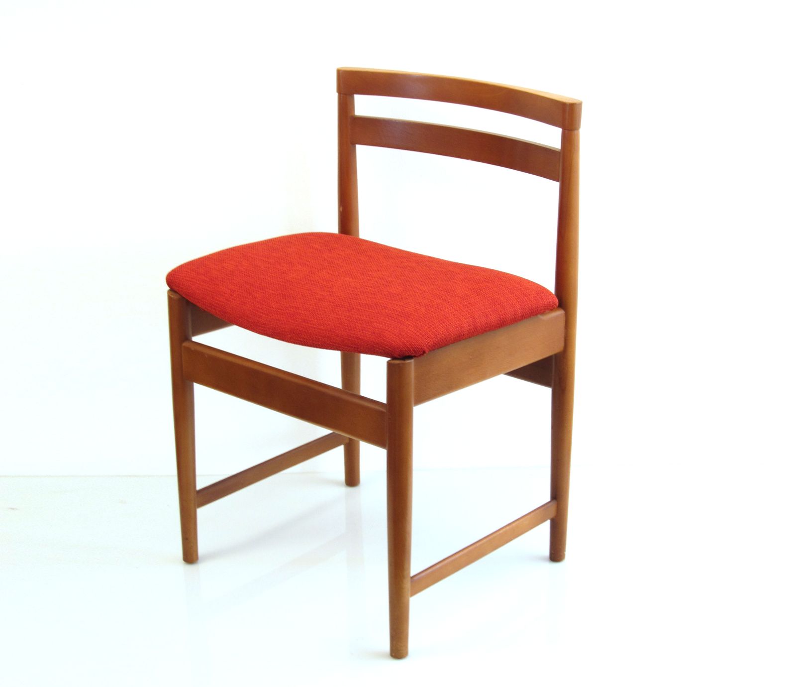 Deense Vintage Mid Century Eetkamerstoelen Rode Bekleding photo 245.0