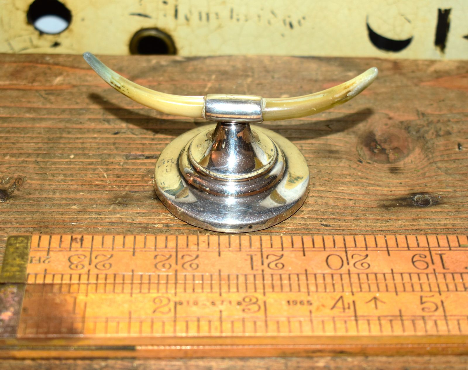 Rare Edwardian Sterling Silver Twin Horn Ring Stand Or Dining Knife Rest Chester 1909 Rubbed Hallmarks photo furniture