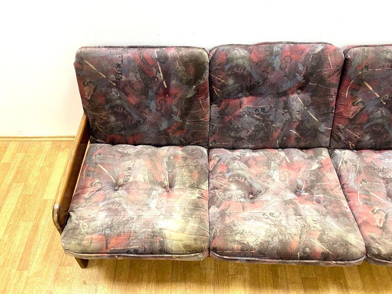 Retro Sofa, Massief Houten Frame, Jaren 1970, Midden Europa. photo Meubels