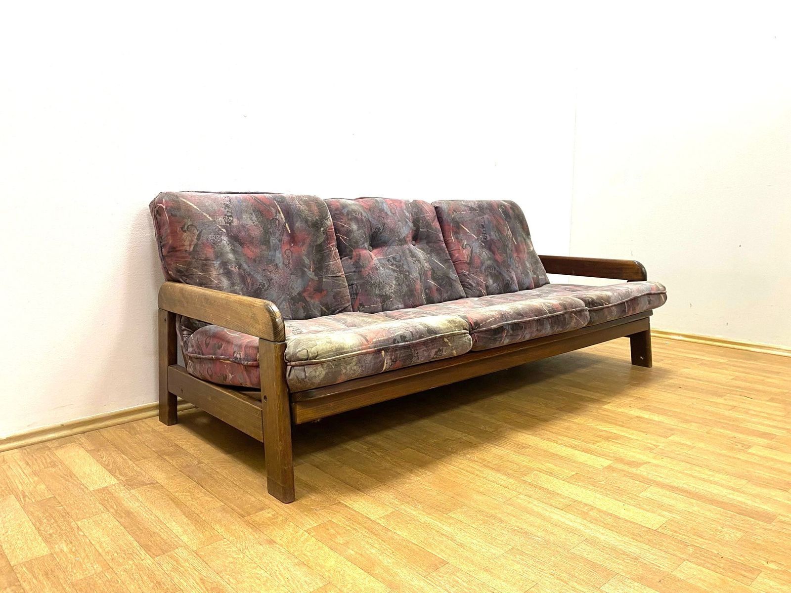 Retro Sofa, Massief Houten Frame, Jaren 1970, Midden Europa. photo vinterior