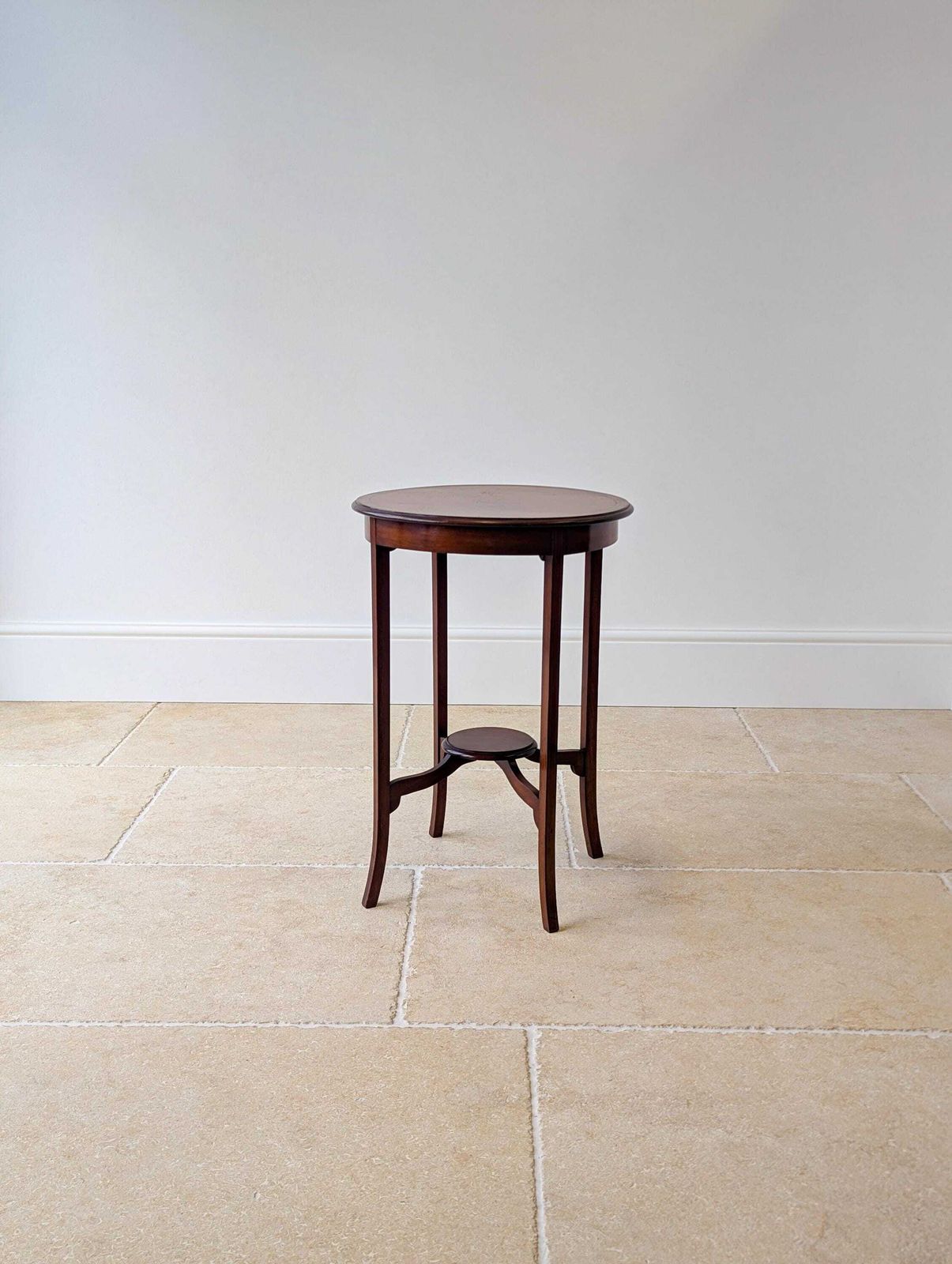 365.0 Antique Edwardian Mahogany Circular Occasional Table C.1905 photo