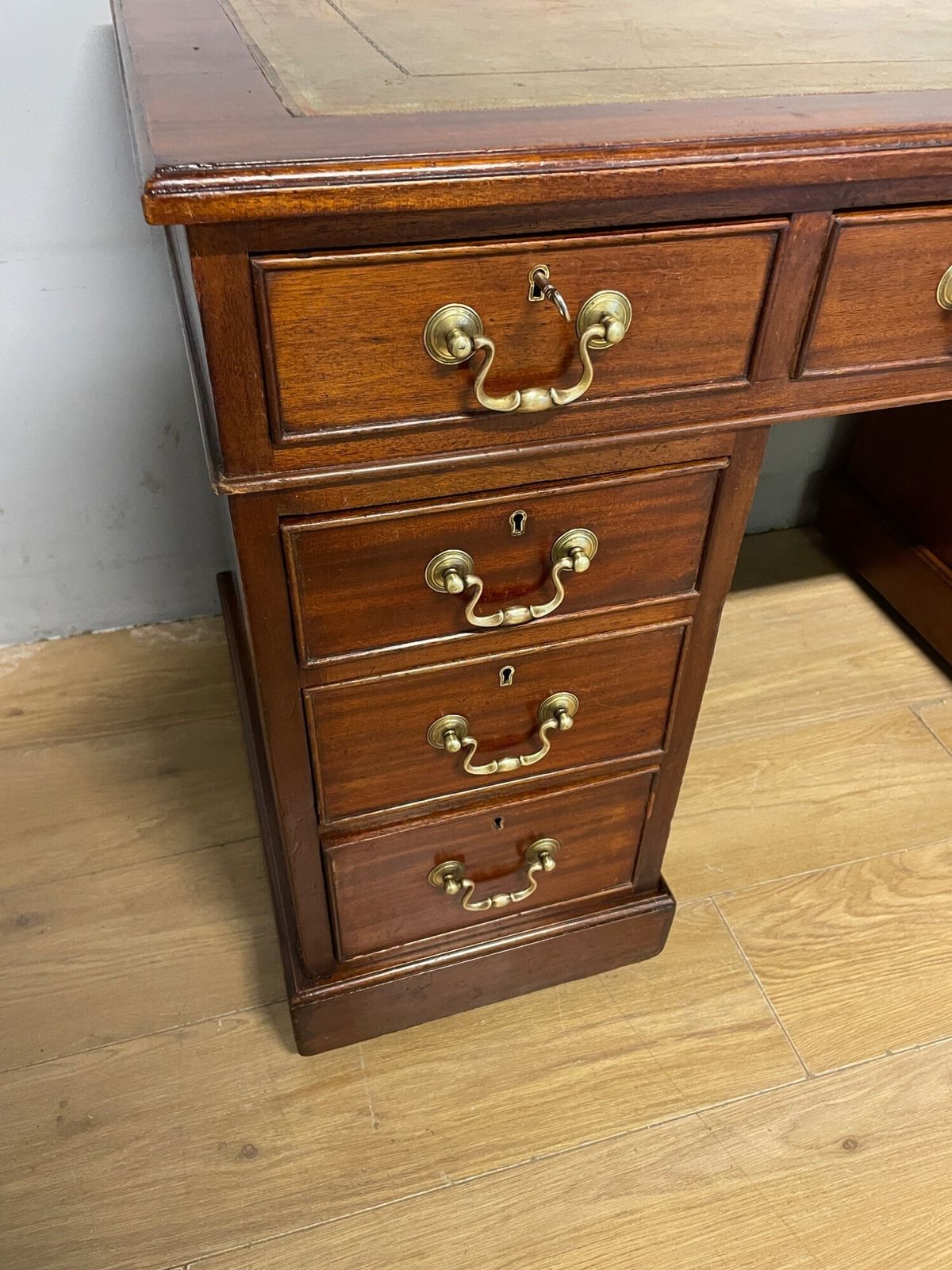 Edwardian Mahogany Pedestal Three Part Desk With A Tooled Leather photo Furniture