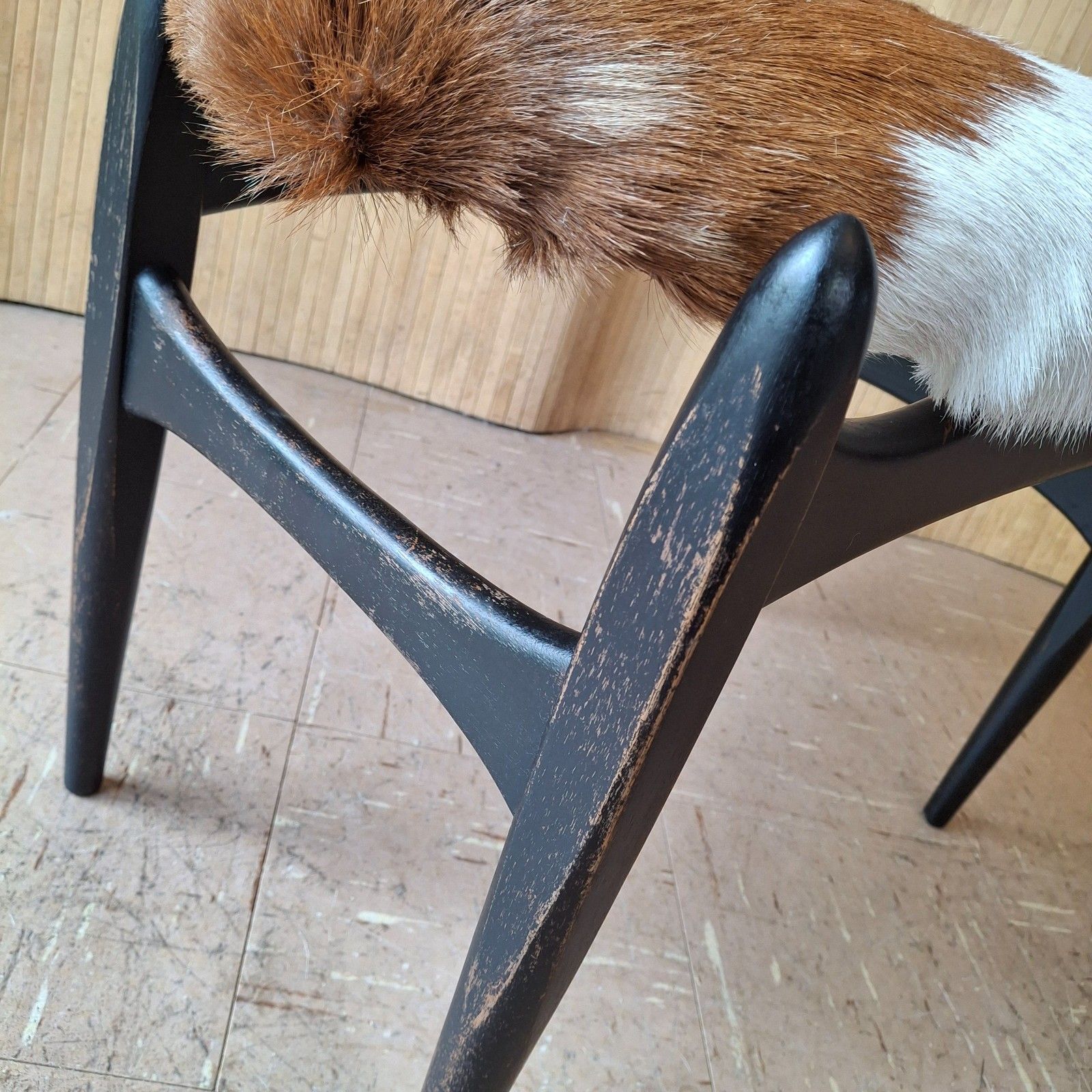 photo vintage Fab Vintage Mid Century Elliotts Of Newbury Teak Dressing Table Stool Goatskin