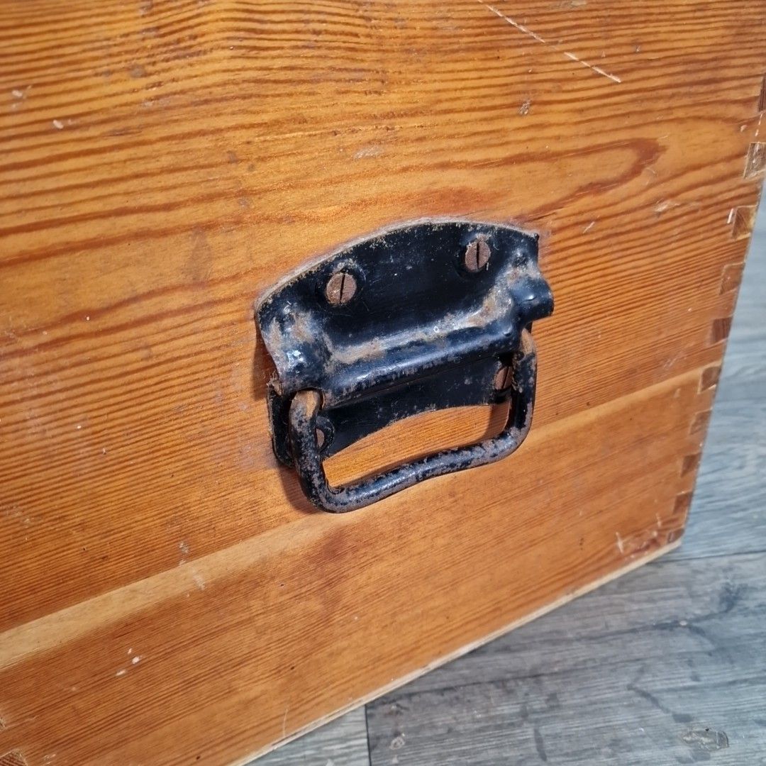 190.0 Antique Pine Storage Trunk Chest Wooden Blanket Tool Box Rustic Coffee Table photo