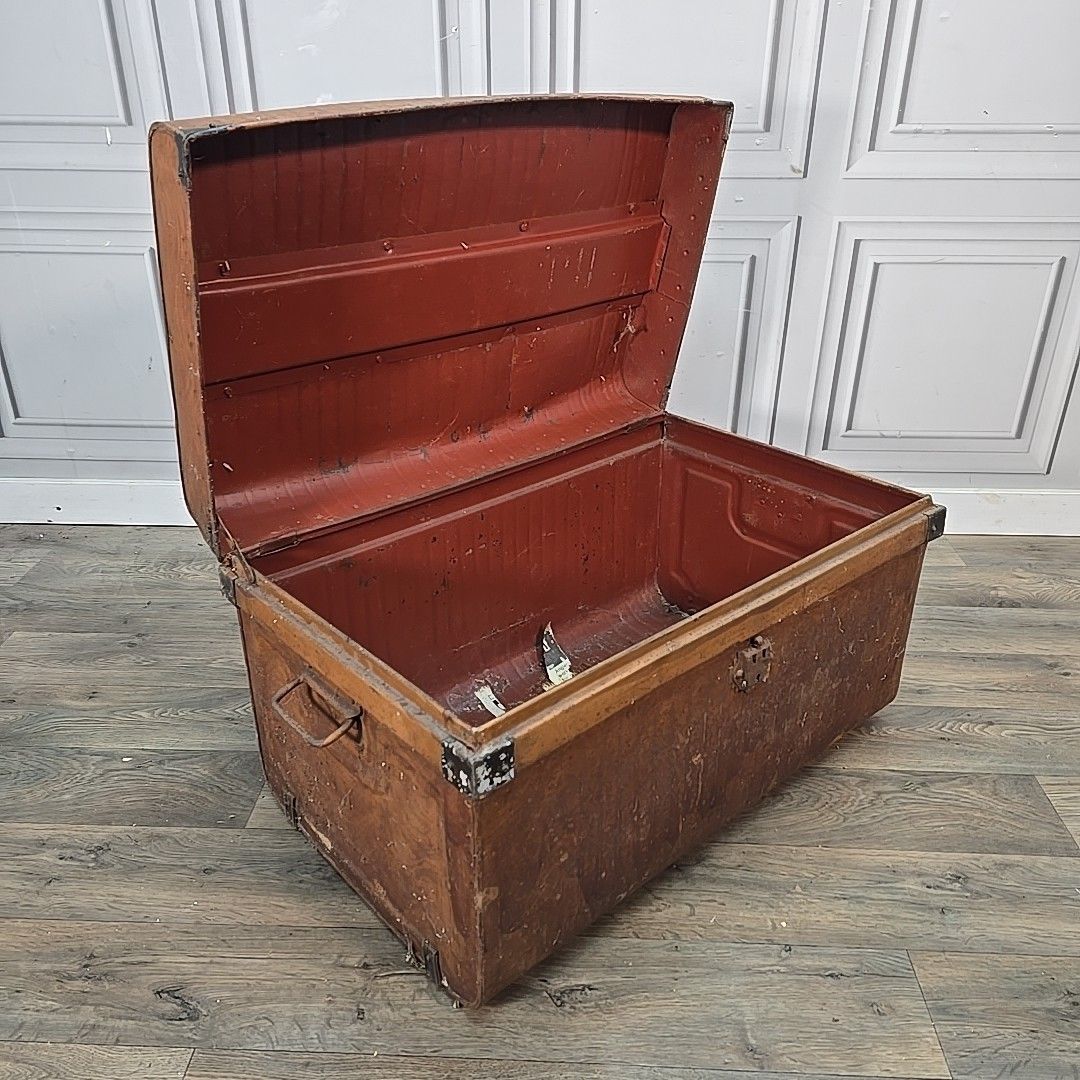 photo vinterior Vintage Metal Steamer Trunk Blanket Box Storage Chest Planter Industrial Retro
