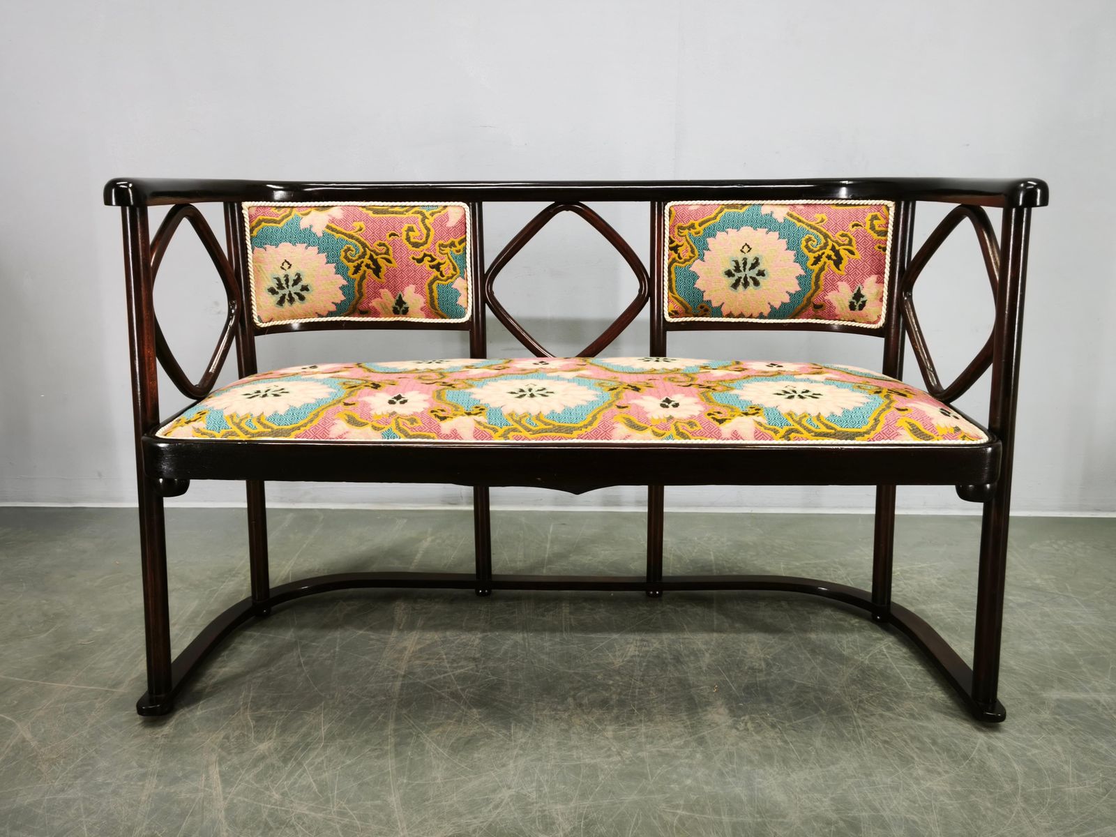 Josef Hoffmann Stijl Fledermaus Art Nouveau Sofa, Jaren 1930 photo for sale