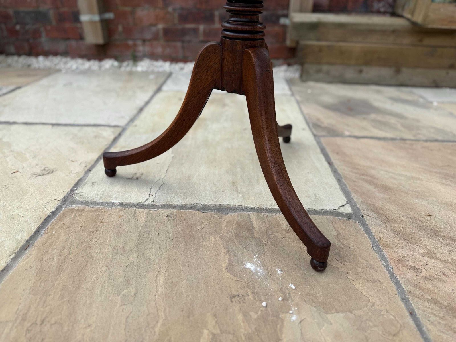 photo vinterior Antique Victorian Mahogany Wine Table, Pedestal Base And Glass Top