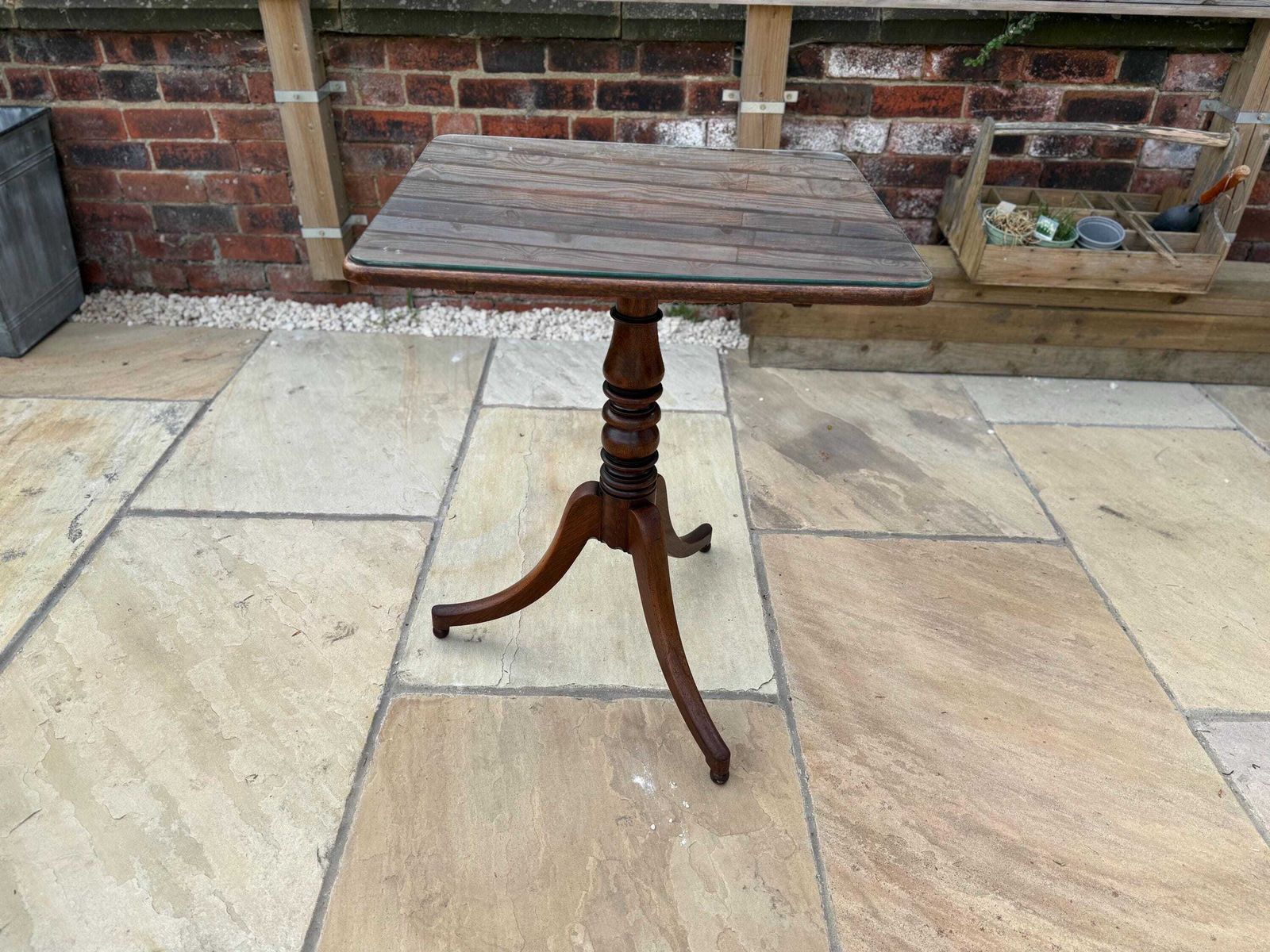 photo vintage Antique Victorian Mahogany Wine Table, Pedestal Base And Glass Top