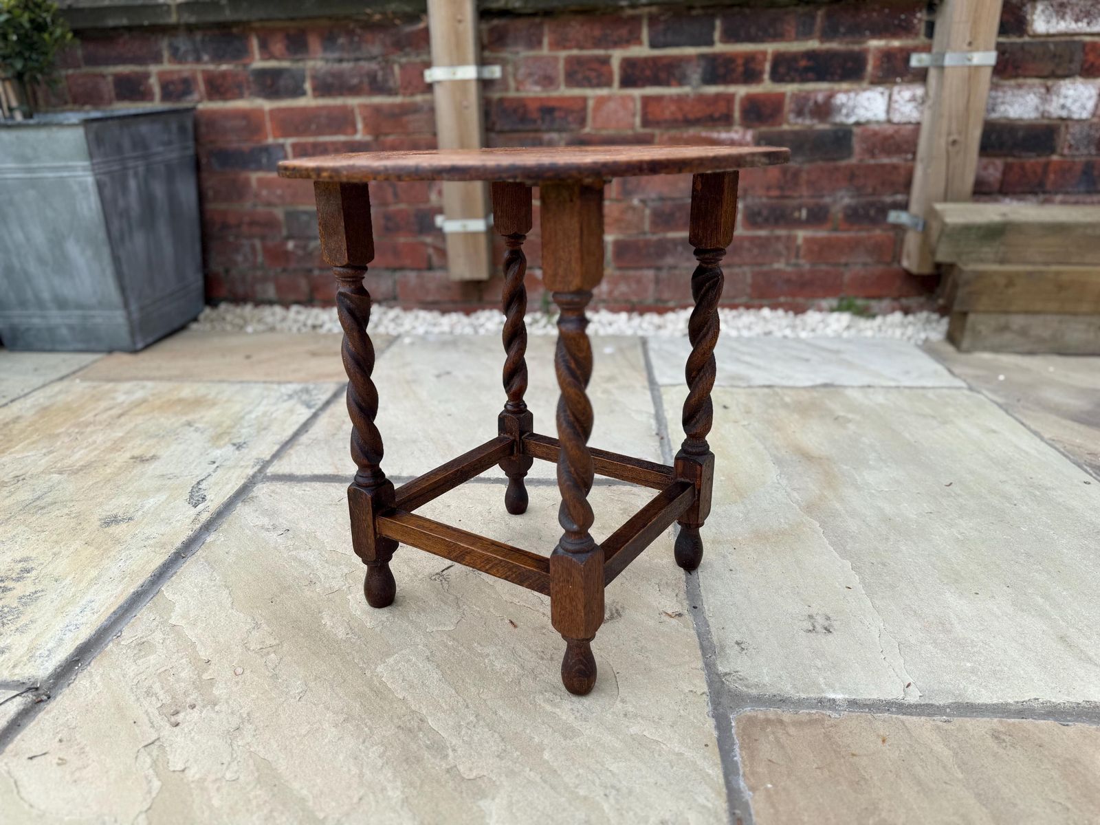 photo vinterior Antique Side Table With Barley Twist Legs. Victorian Oak Occasional Table