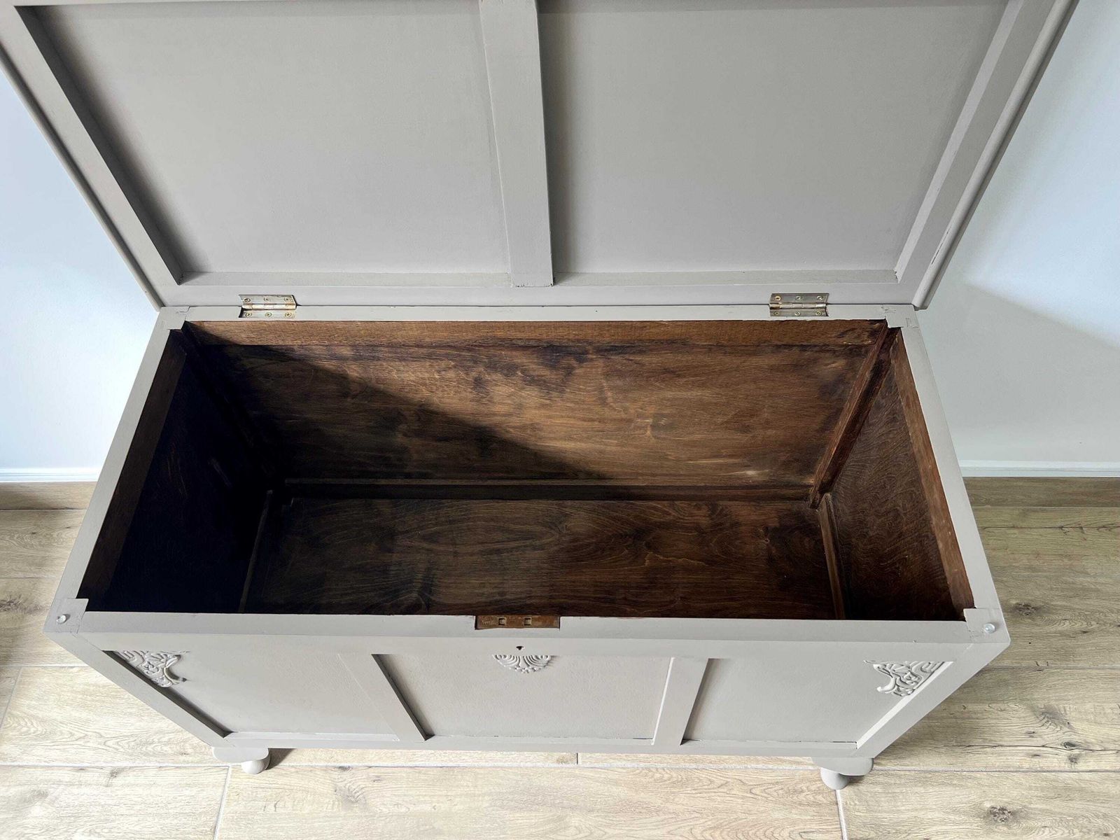Vintage Blanket Box, Taupe Finish, Cabriole Legs, Carved Details, Queen Anne Style Storage Trunk photo 295.0