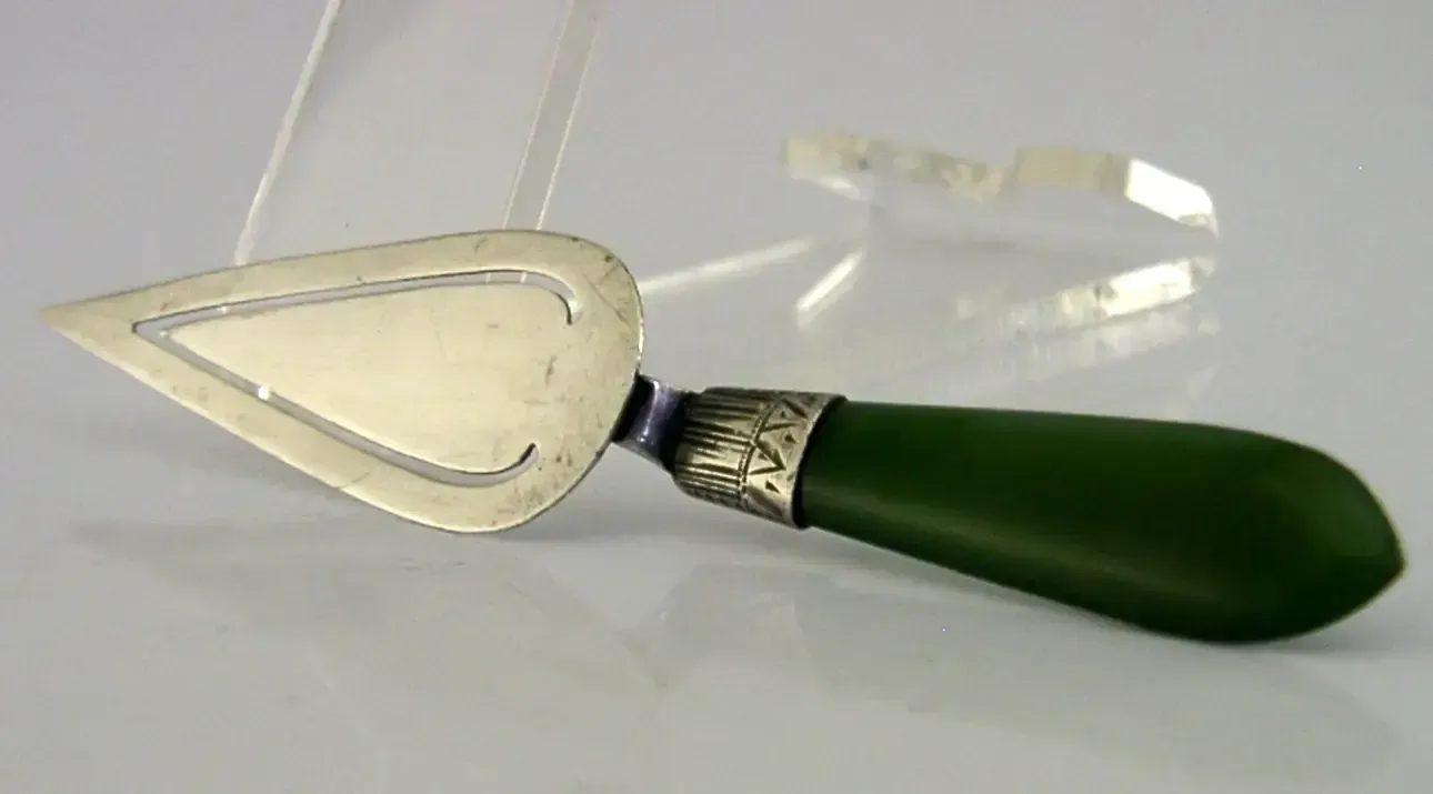 Marque-page en argent sterling anglais avec manche en jade de Nouvelle-Zélande, forme de truelle, vers 1900 photo Décoration