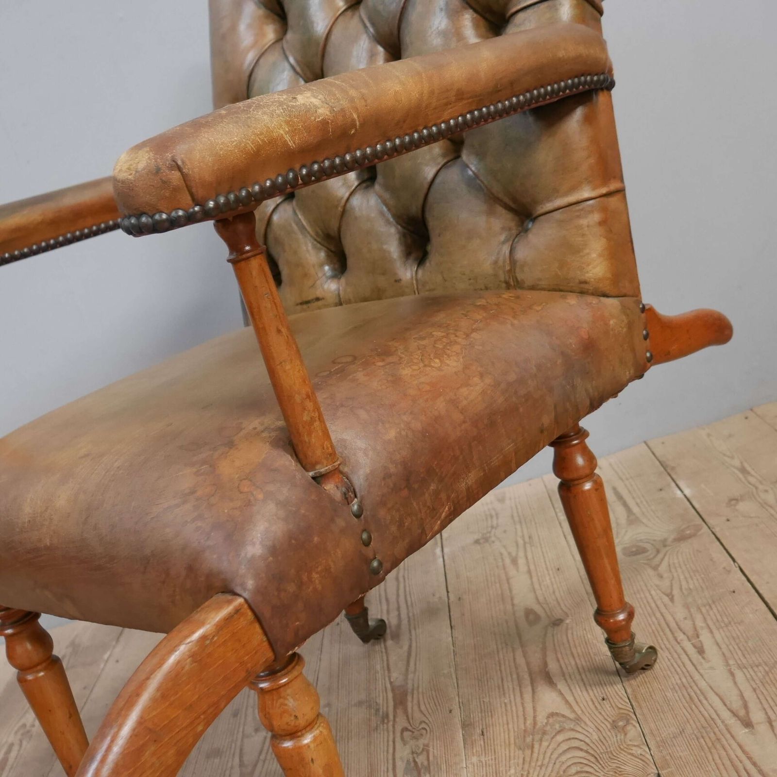 photo vinterior Leather Sedan Chair By J Ward Of Leicester Square