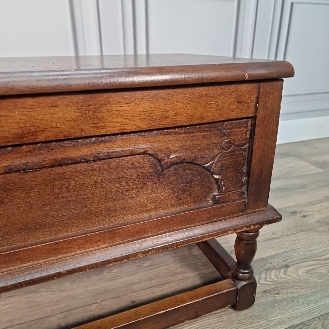 photo vinterior Antique Wooden Carved Blanket Box Mule Chest Trunk Table On Turned Stand Oak