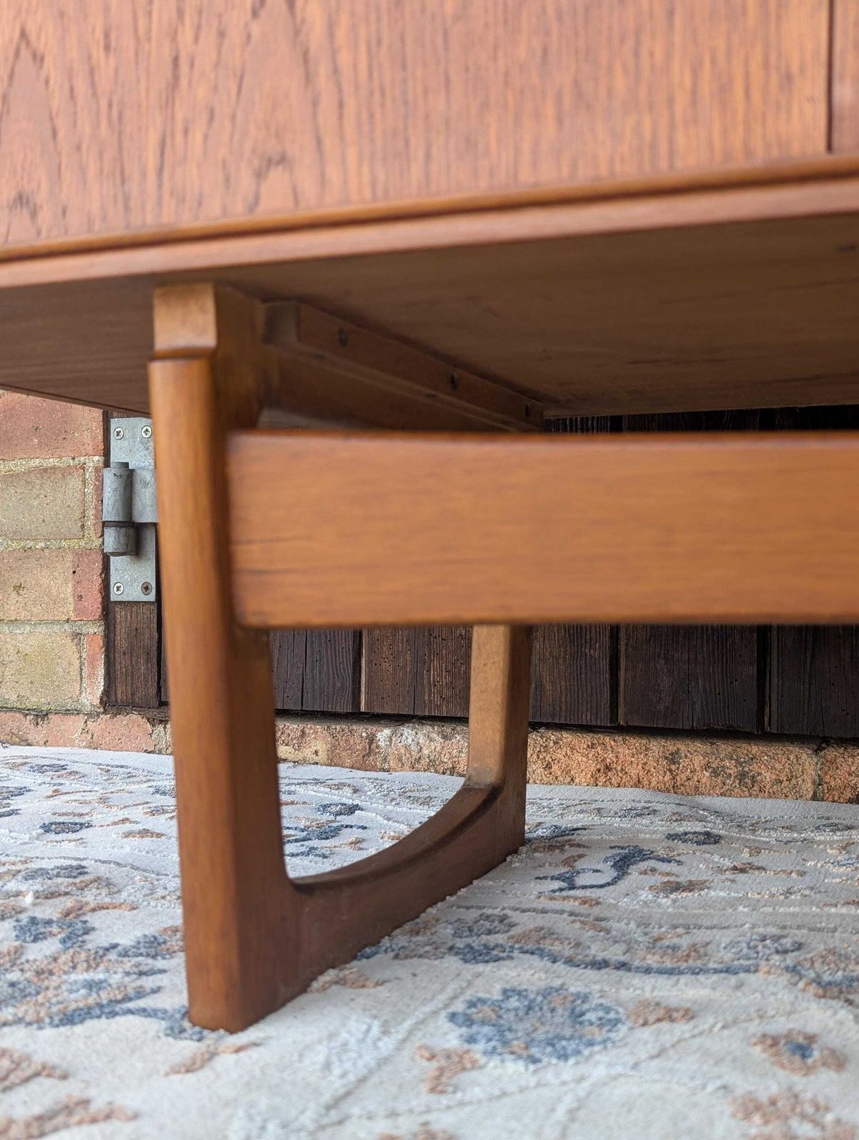 photo vintage William Lawrence Sideboard Mid Century Modern Teak 1960s. Rare Retro Find In Amazing Condition.