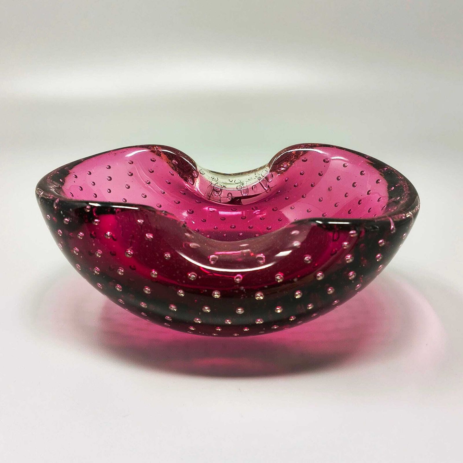 Mid-century roze asbak of schaaltje in Bullicante Murano-glas door Flavio Poli, ca. jaren 1960 photo Woonaccessoires
