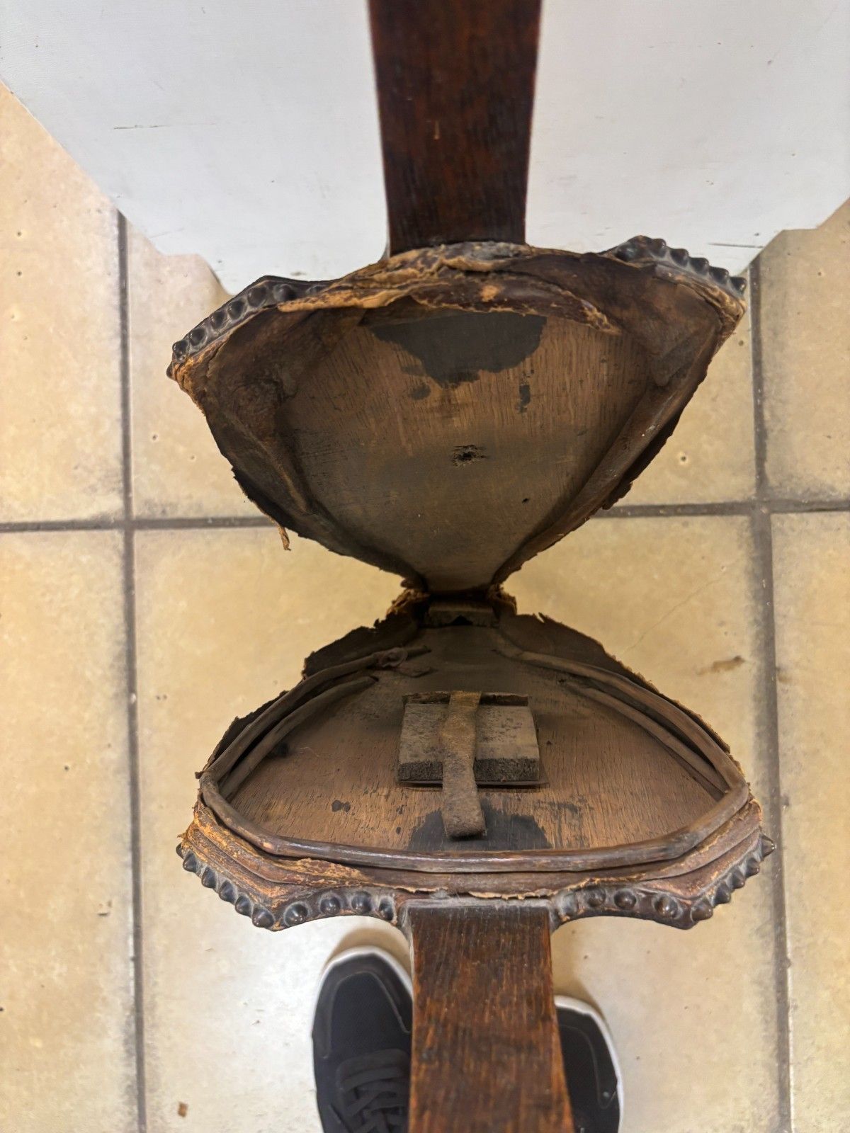 photo furniture Antique Arts & Crafts Style Wood & Leather Fire Bellows As Found
